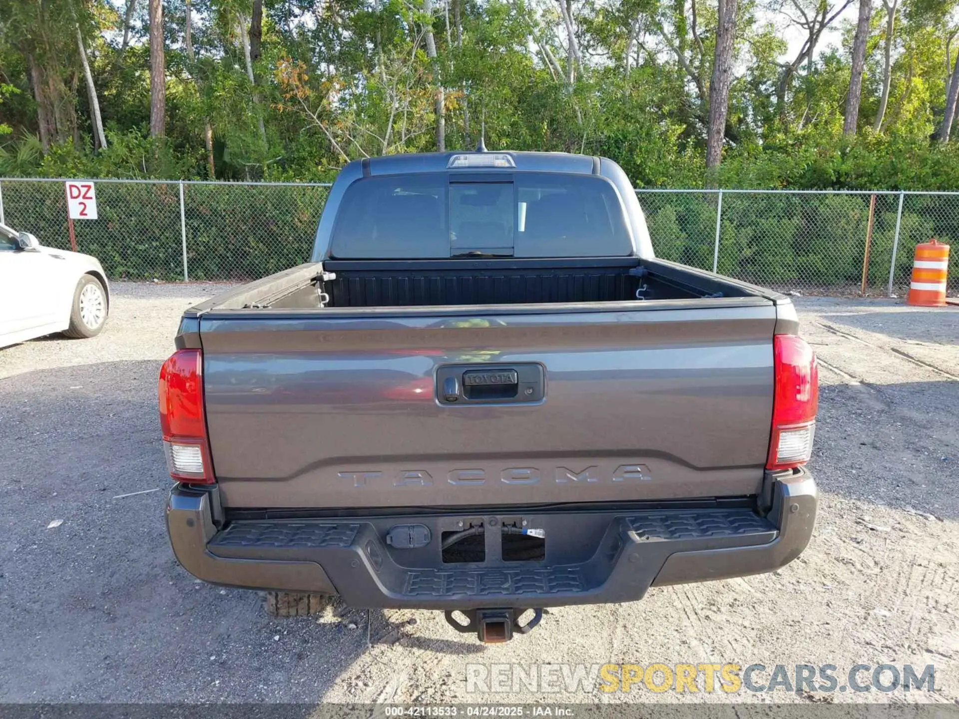 16 Photograph of a damaged car 3TMAZ5CN1NM189003 TOYOTA TACOMA 2022
