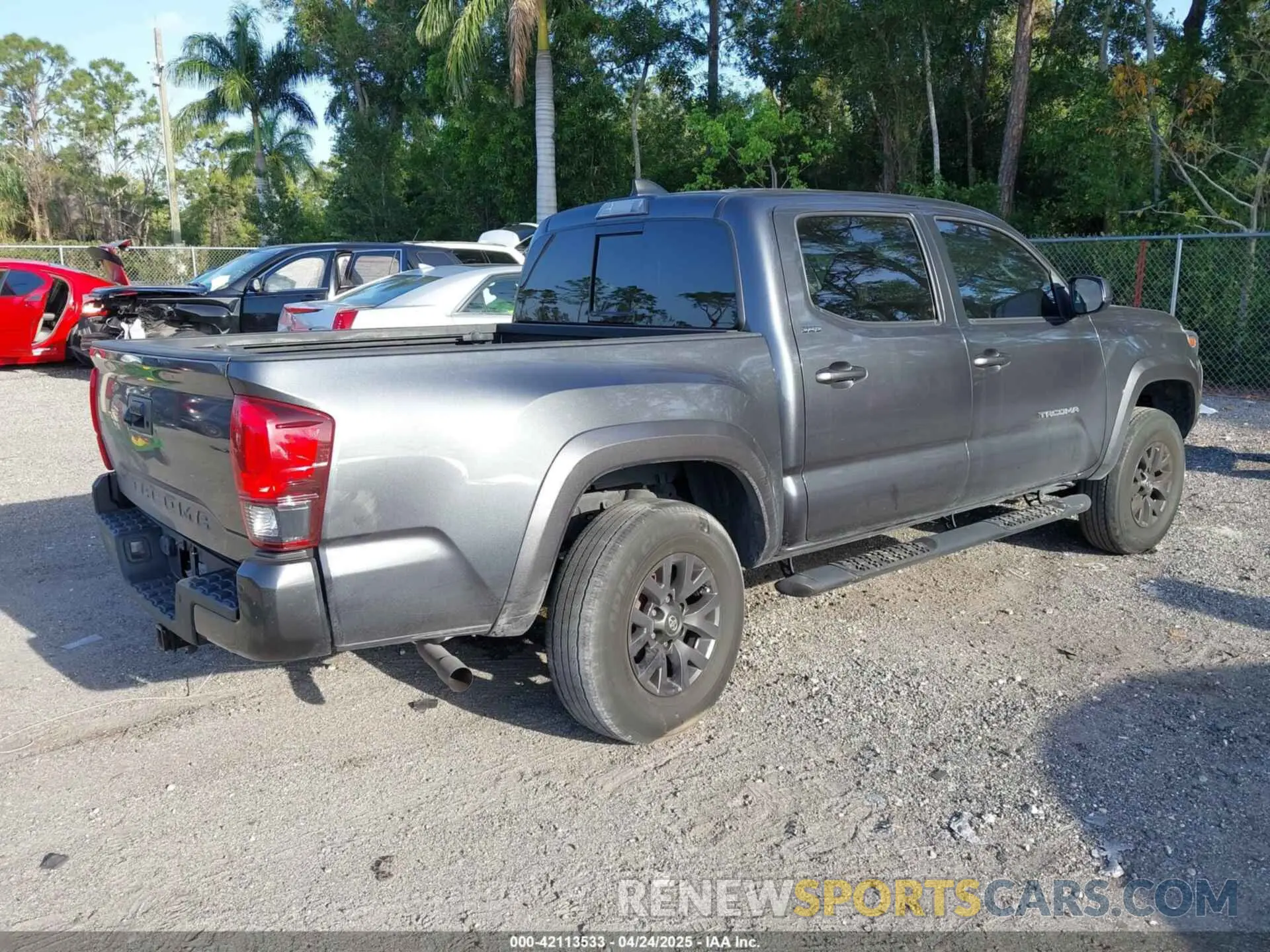 4 Photograph of a damaged car 3TMAZ5CN1NM189003 TOYOTA TACOMA 2022