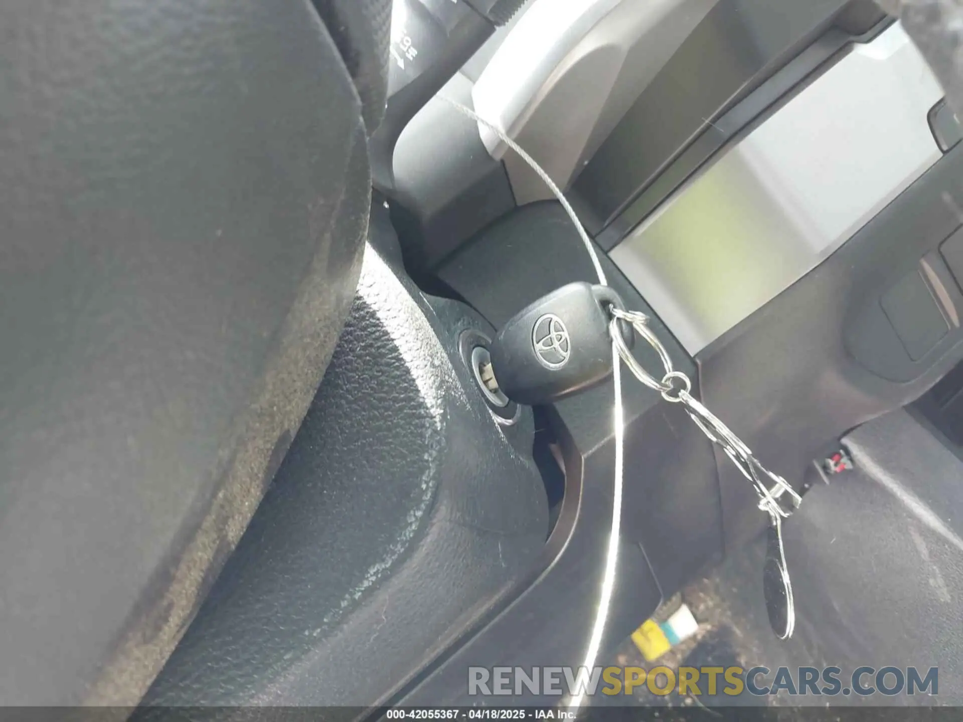 11 Photograph of a damaged car 3TMAZ5CN1NM194878 TOYOTA TACOMA 2022