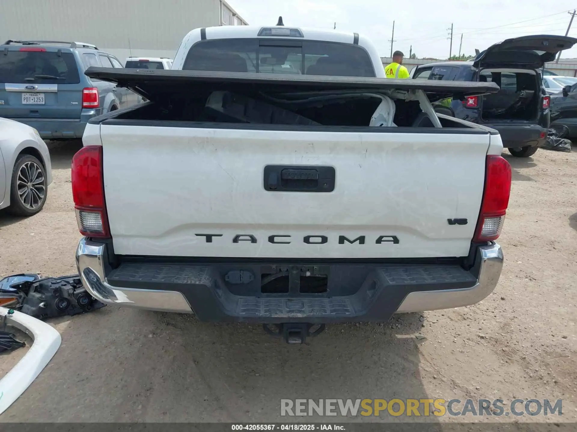 17 Photograph of a damaged car 3TMAZ5CN1NM194878 TOYOTA TACOMA 2022