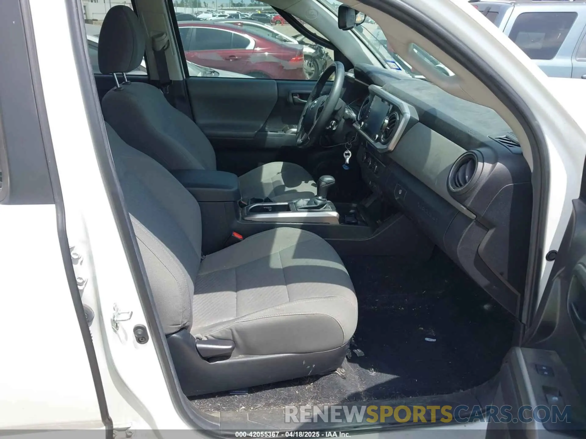 5 Photograph of a damaged car 3TMAZ5CN1NM194878 TOYOTA TACOMA 2022
