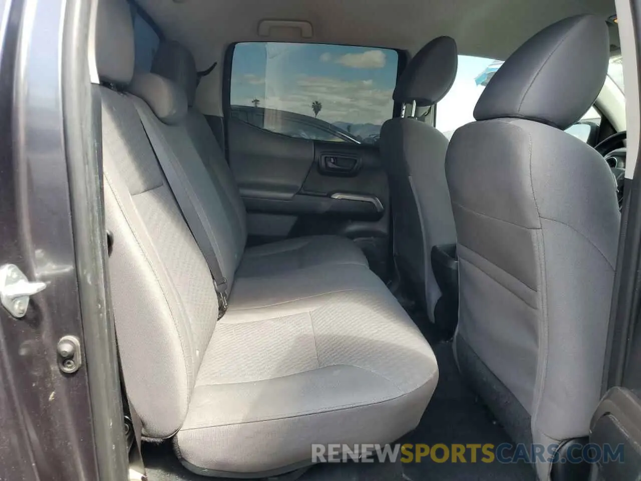 10 Photograph of a damaged car 3TMAZ5CN2NM162151 TOYOTA TACOMA 2022