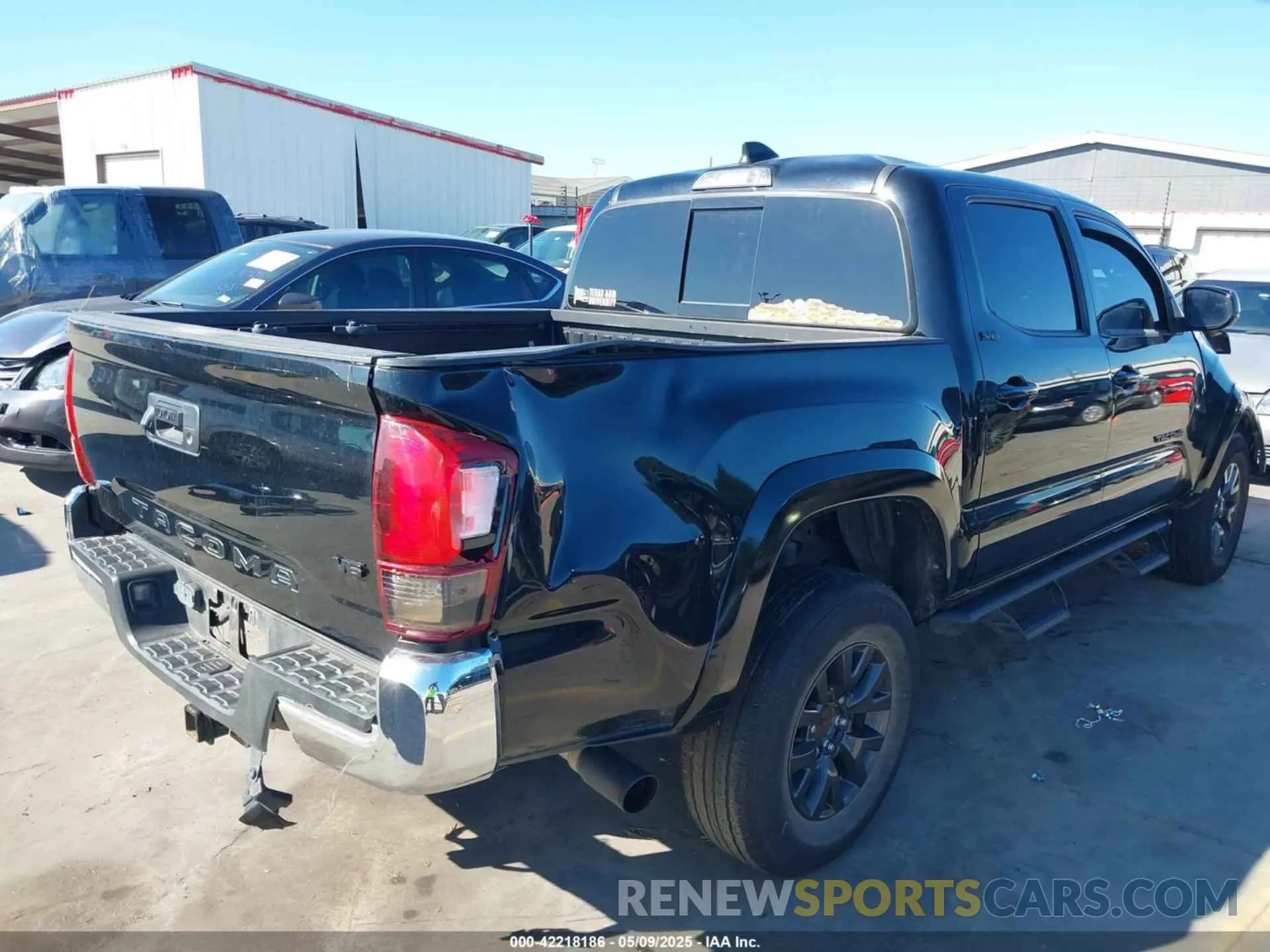 4 Photograph of a damaged car 3TMAZ5CN2NM170833 TOYOTA TACOMA 2022