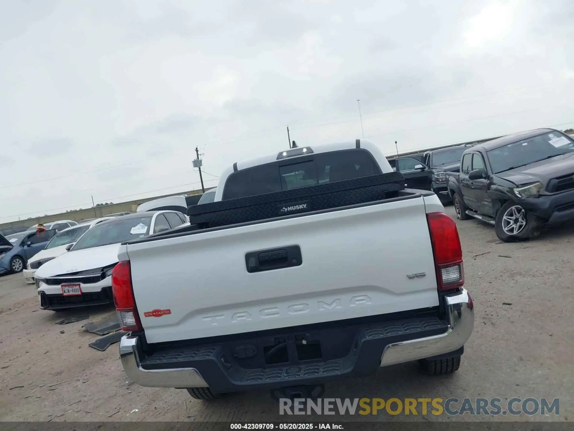 16 Photograph of a damaged car 3TMAZ5CN2NM179189 TOYOTA TACOMA 2022