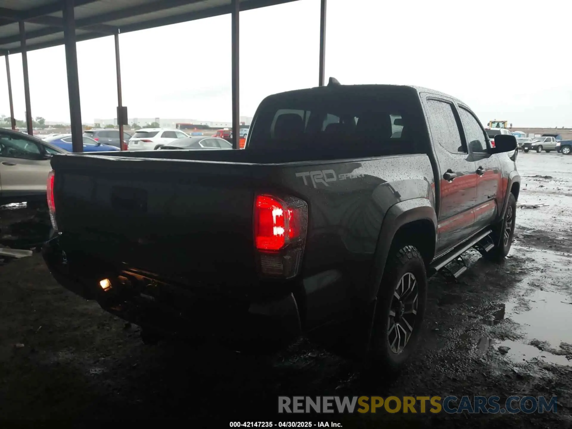 4 Photograph of a damaged car 3TMAZ5CN2NM181329 TOYOTA TACOMA 2022