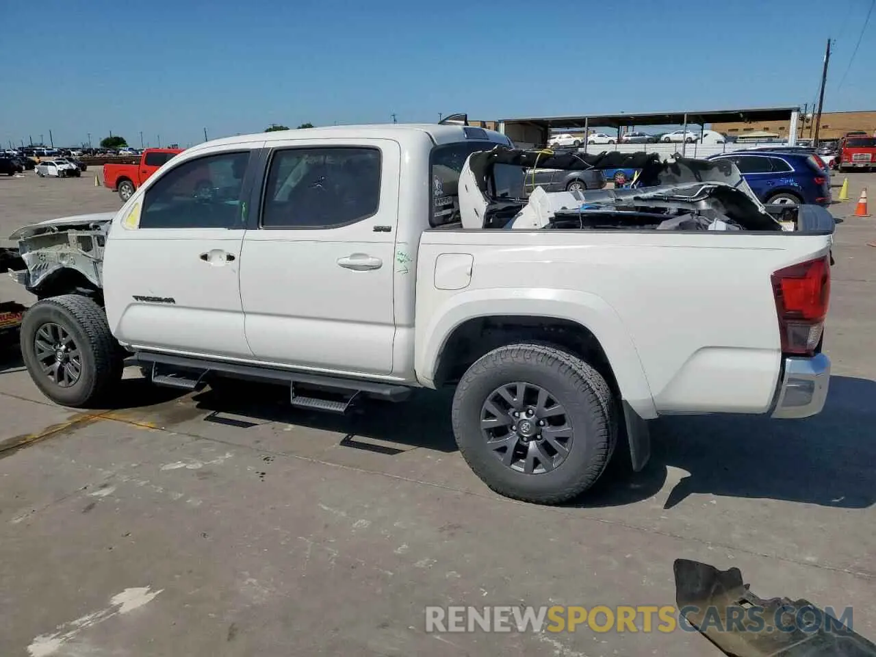 2 Photograph of a damaged car 3TMAZ5CN2NM195795 TOYOTA TACOMA 2022