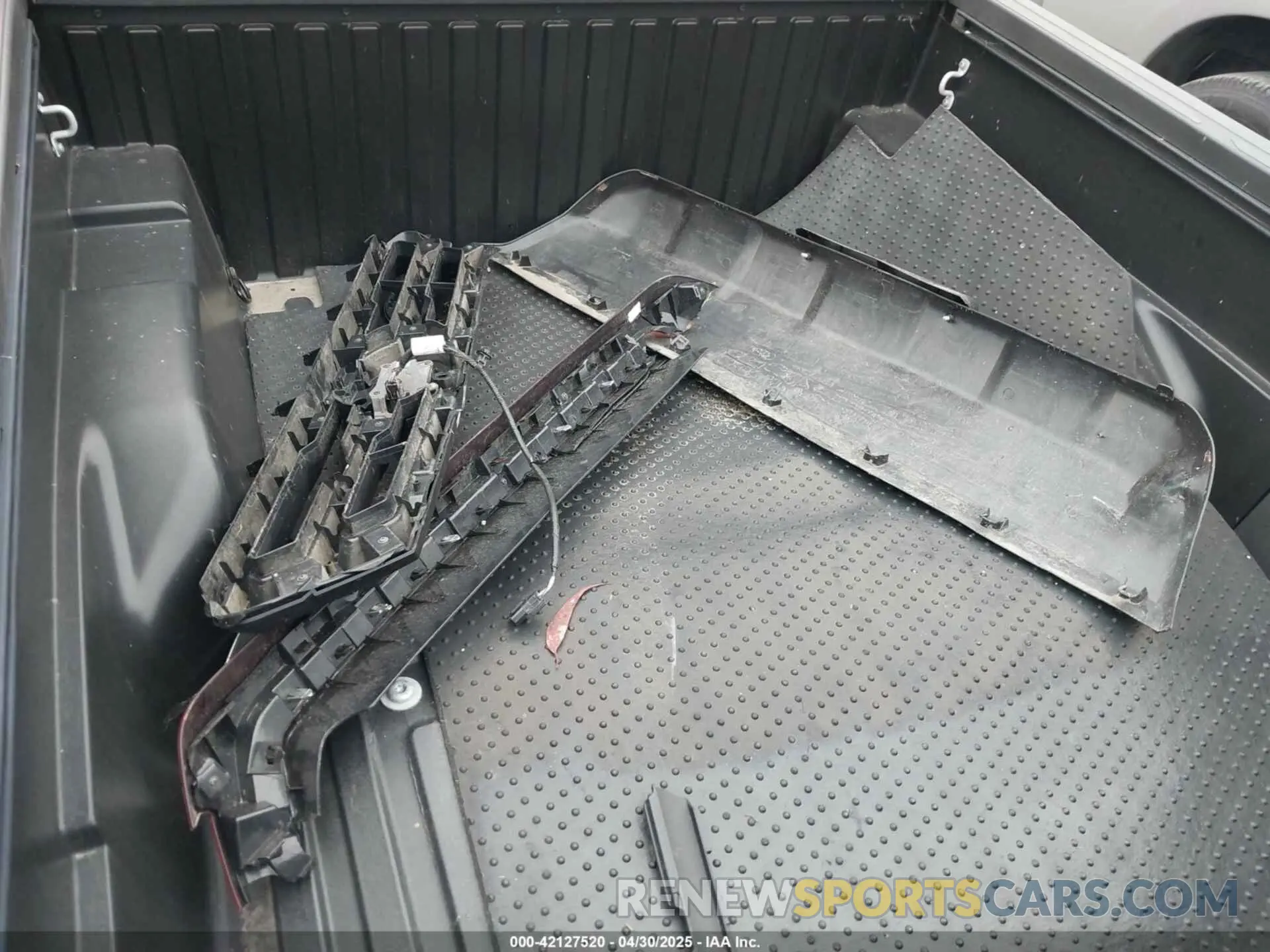 12 Photograph of a damaged car 3TMAZ5CN3NM170503 TOYOTA TACOMA 2022