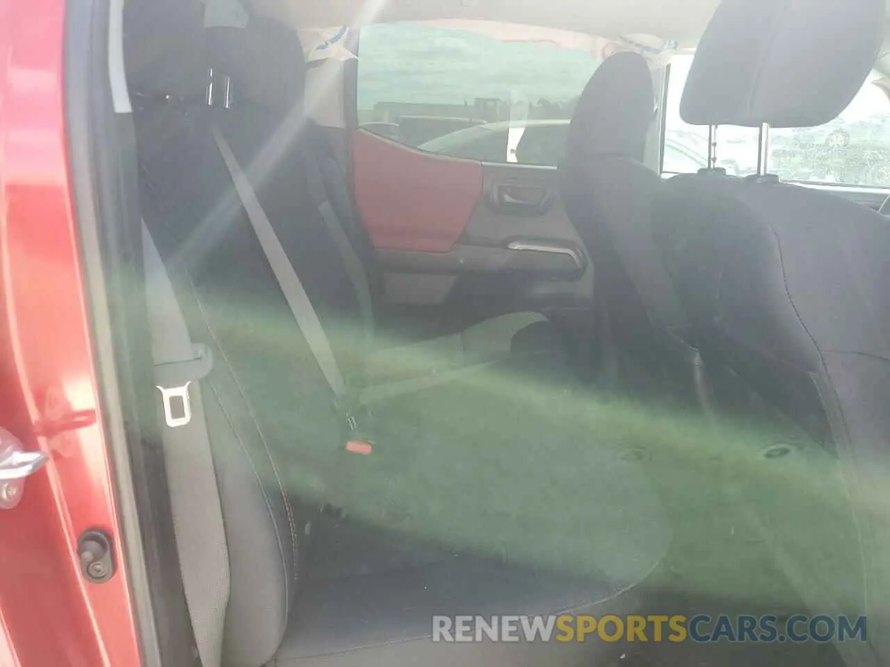 10 Photograph of a damaged car 3TMAZ5CN3NM172932 TOYOTA TACOMA 2022