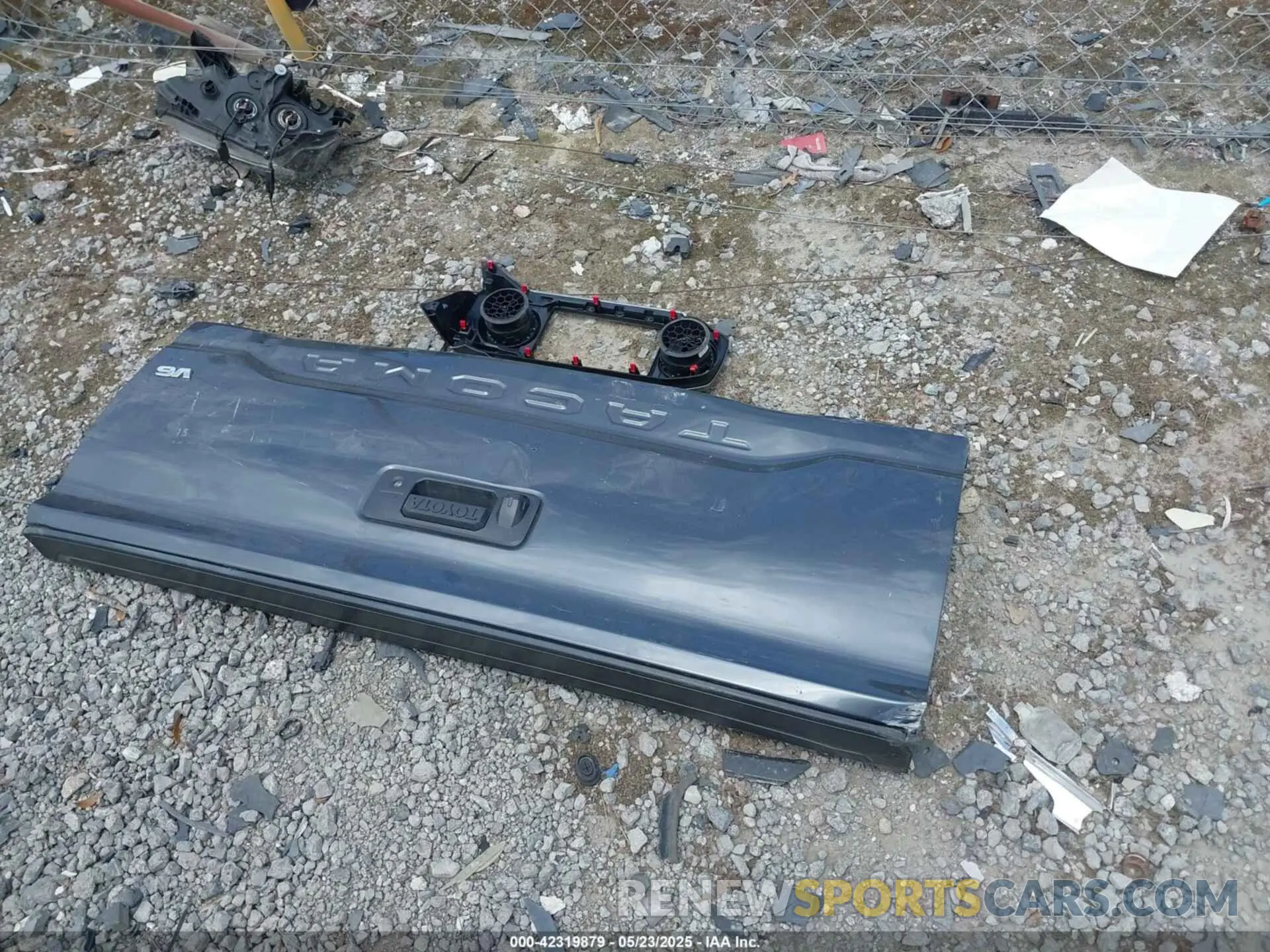 12 Photograph of a damaged car 3TMAZ5CN3NM189570 TOYOTA TACOMA 2022