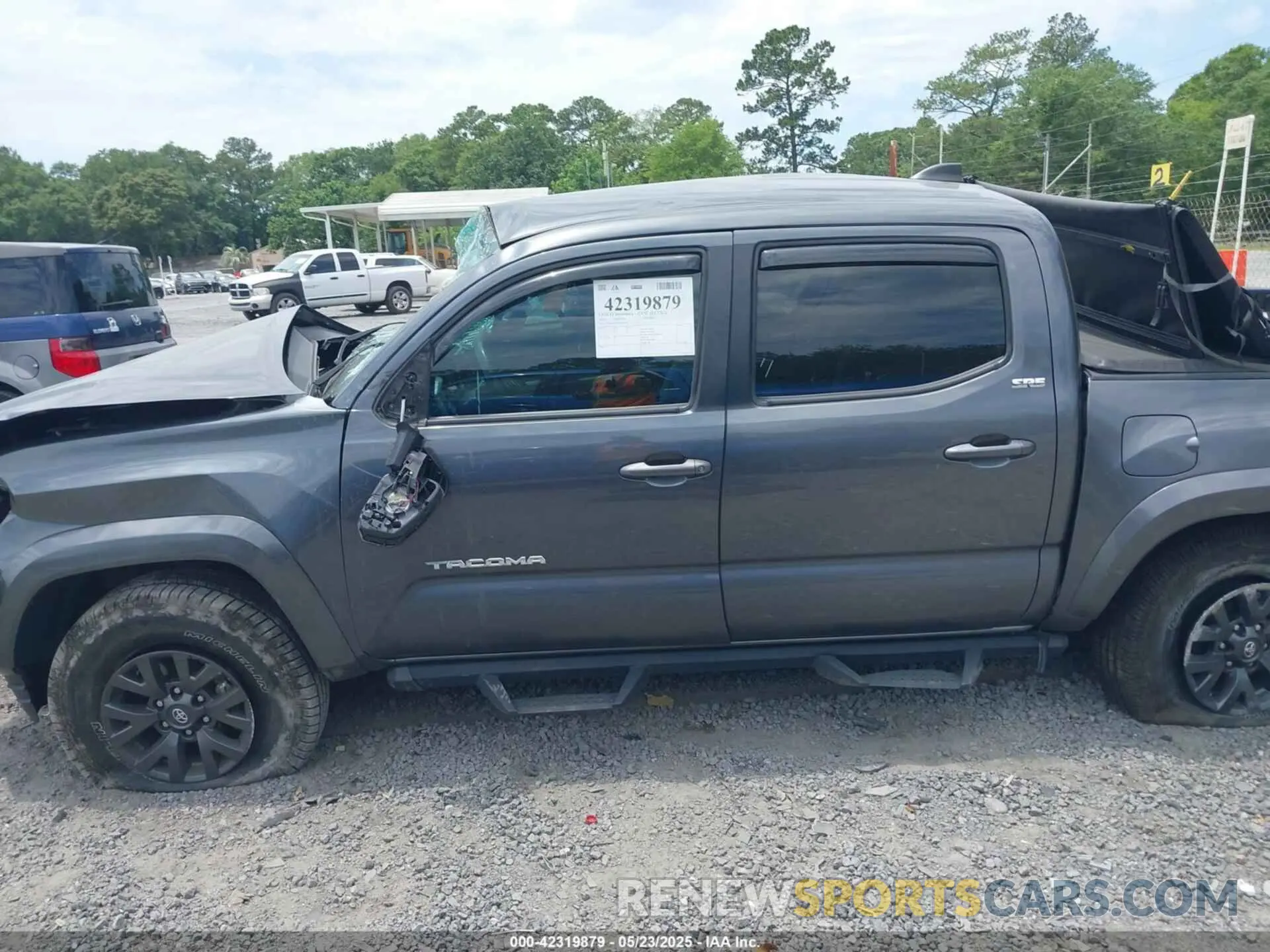 15 Photograph of a damaged car 3TMAZ5CN3NM189570 TOYOTA TACOMA 2022