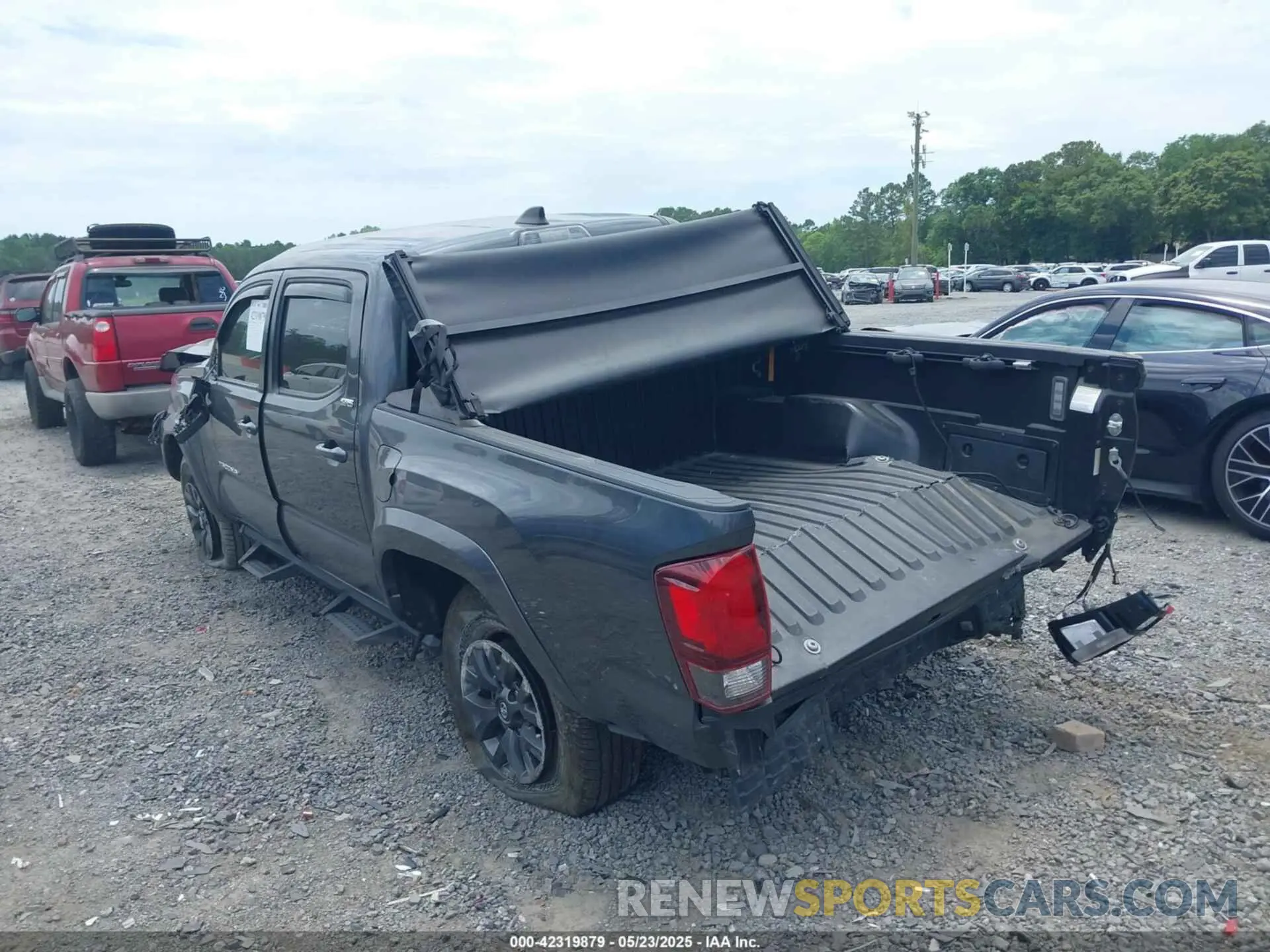 3 Photograph of a damaged car 3TMAZ5CN3NM189570 TOYOTA TACOMA 2022