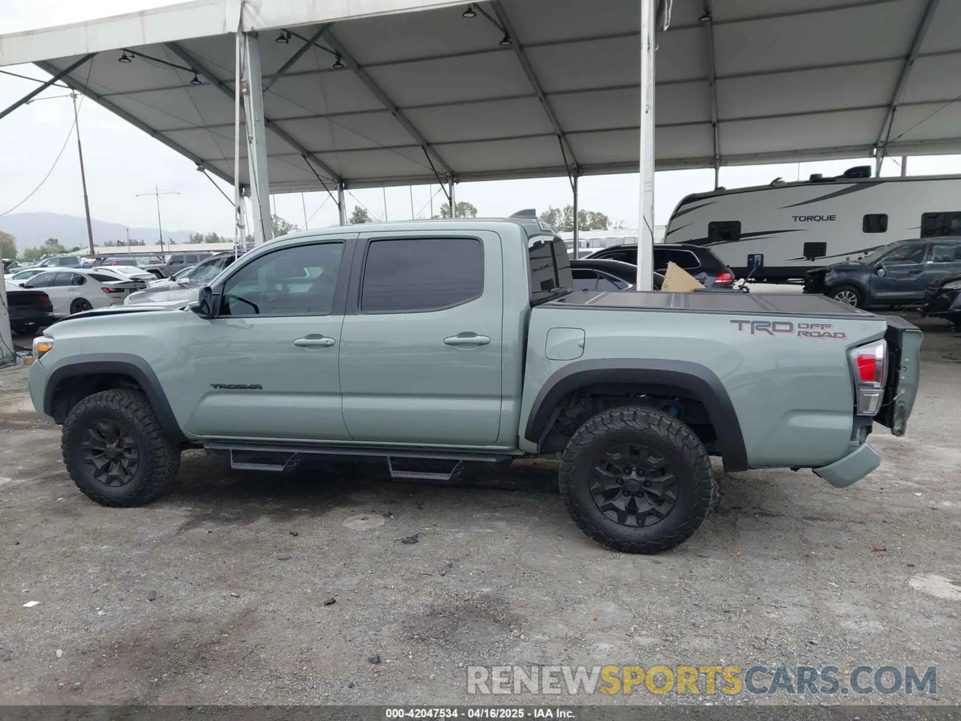 14 Photograph of a damaged car 3TMAZ5CN4NM165066 TOYOTA TACOMA 2022
