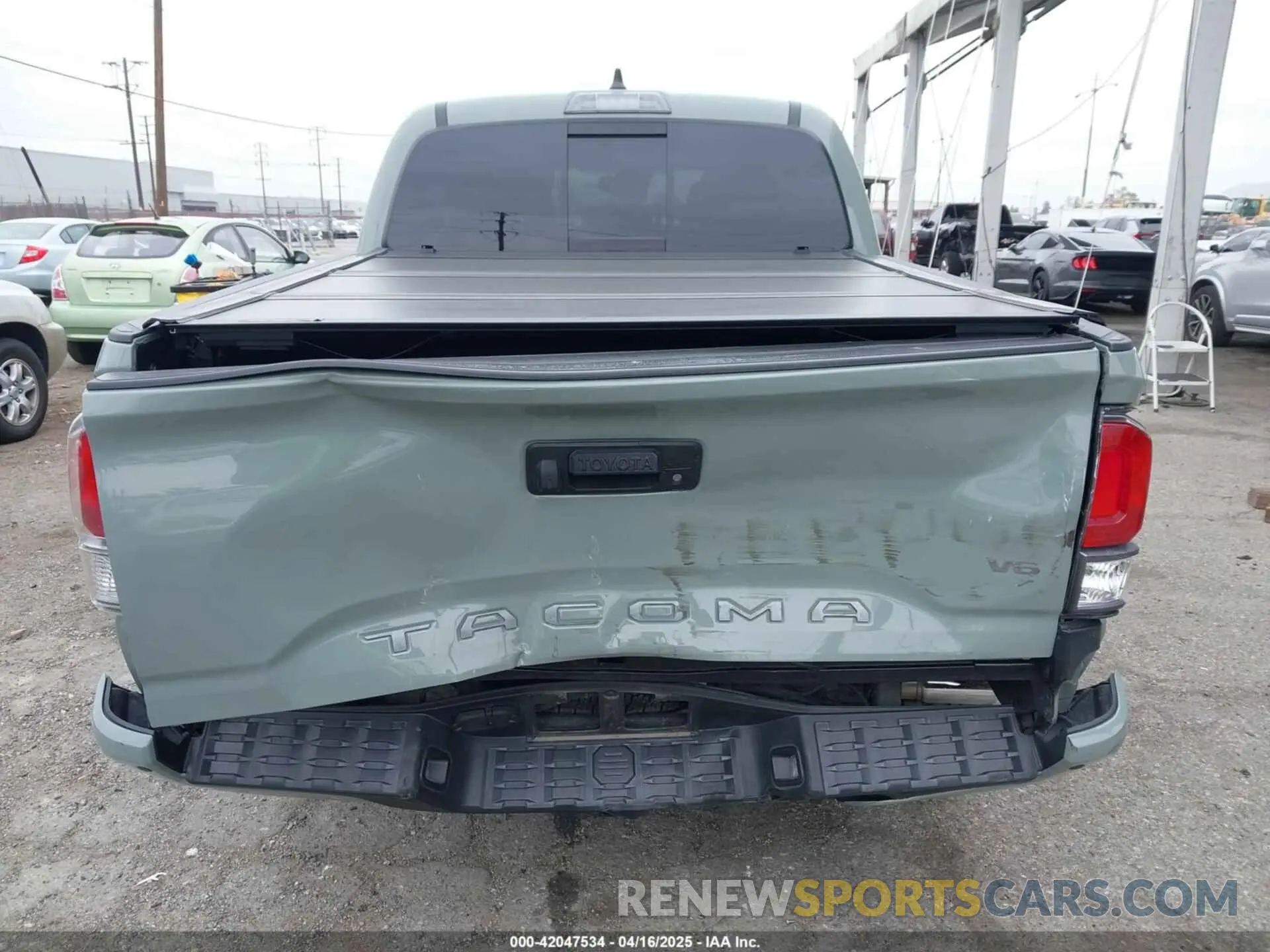 16 Photograph of a damaged car 3TMAZ5CN4NM165066 TOYOTA TACOMA 2022