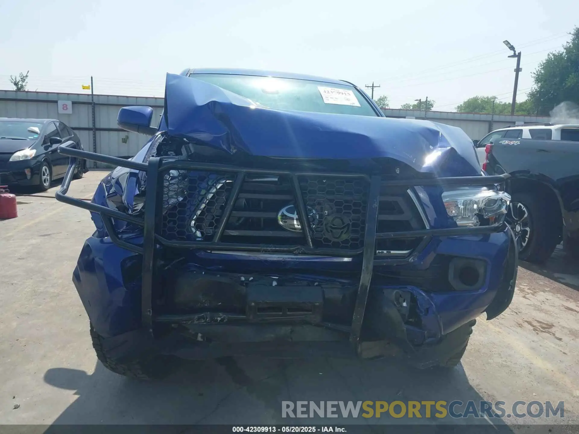 12 Photograph of a damaged car 3TMAZ5CN4NM172017 TOYOTA TACOMA 2022