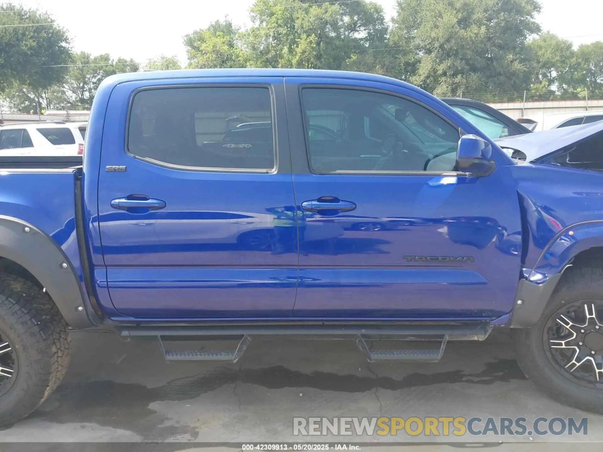 13 Photograph of a damaged car 3TMAZ5CN4NM172017 TOYOTA TACOMA 2022