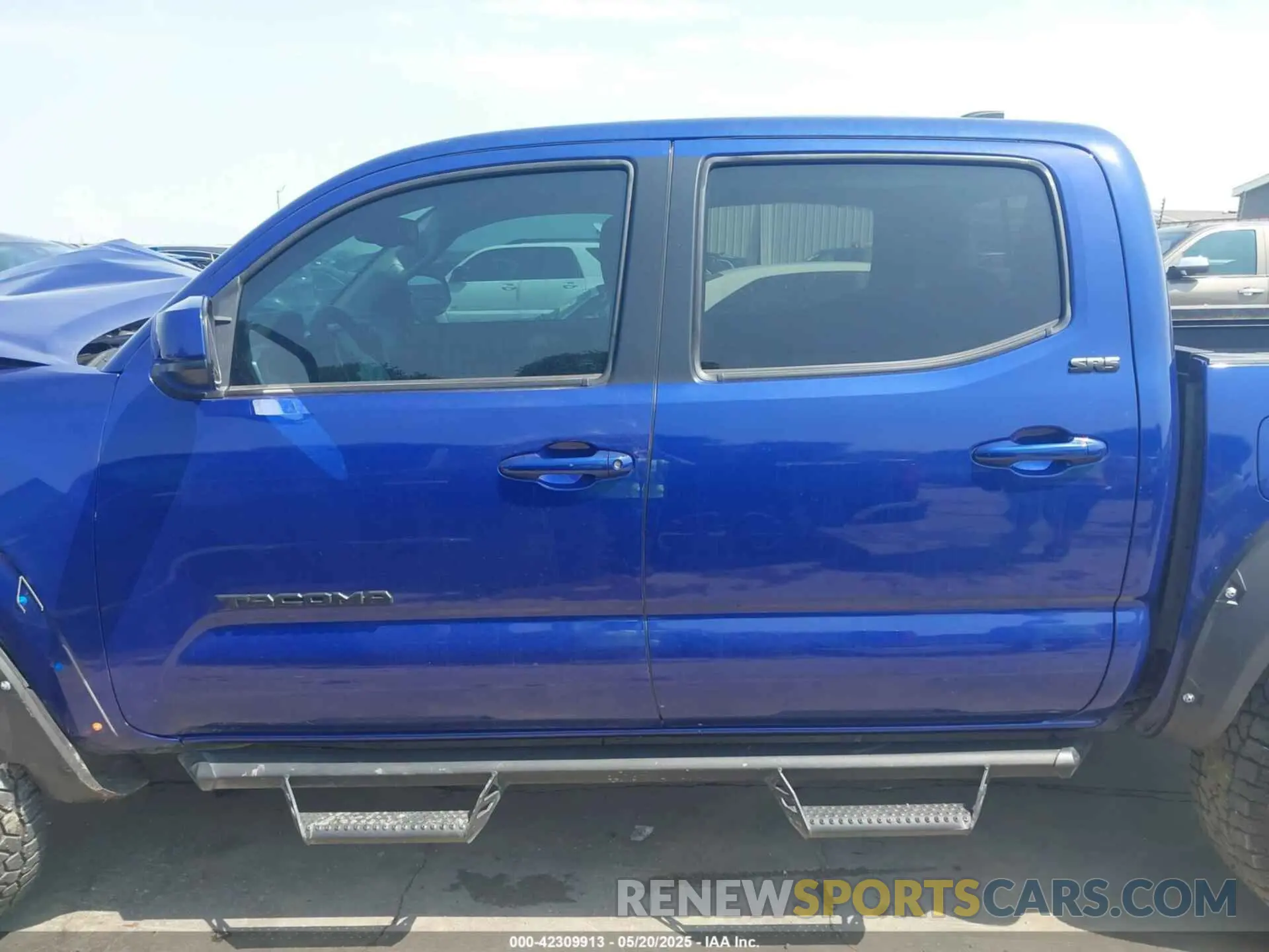 14 Photograph of a damaged car 3TMAZ5CN4NM172017 TOYOTA TACOMA 2022