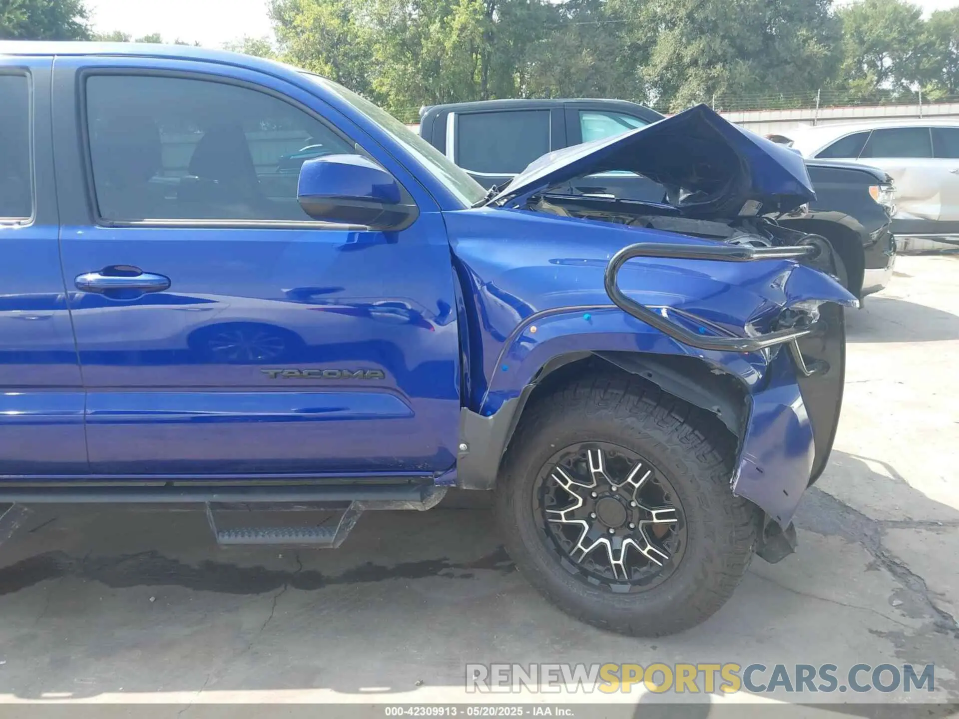 18 Photograph of a damaged car 3TMAZ5CN4NM172017 TOYOTA TACOMA 2022