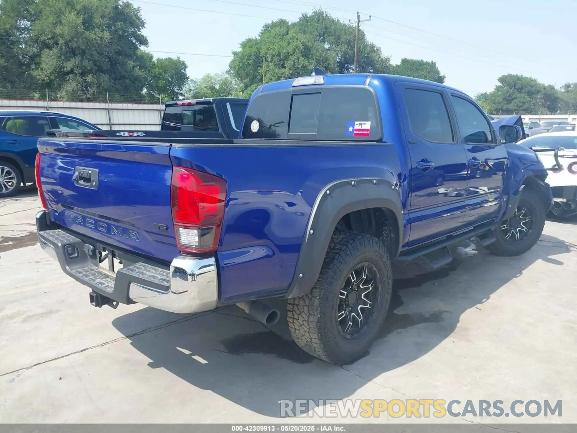 4 Photograph of a damaged car 3TMAZ5CN4NM172017 TOYOTA TACOMA 2022