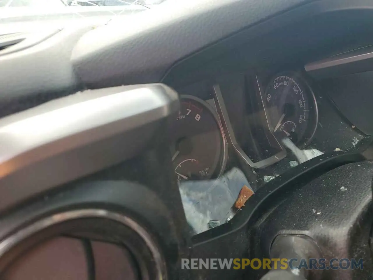 9 Photograph of a damaged car 3TMAZ5CN4NM175922 TOYOTA TACOMA 2022