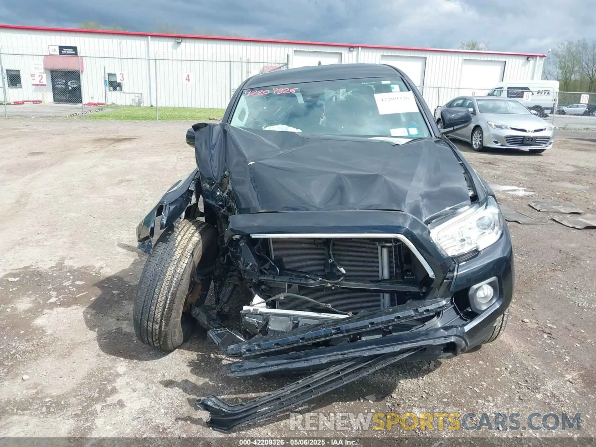12 Photograph of a damaged car 3TMAZ5CN5NM192566 TOYOTA TACOMA 2022