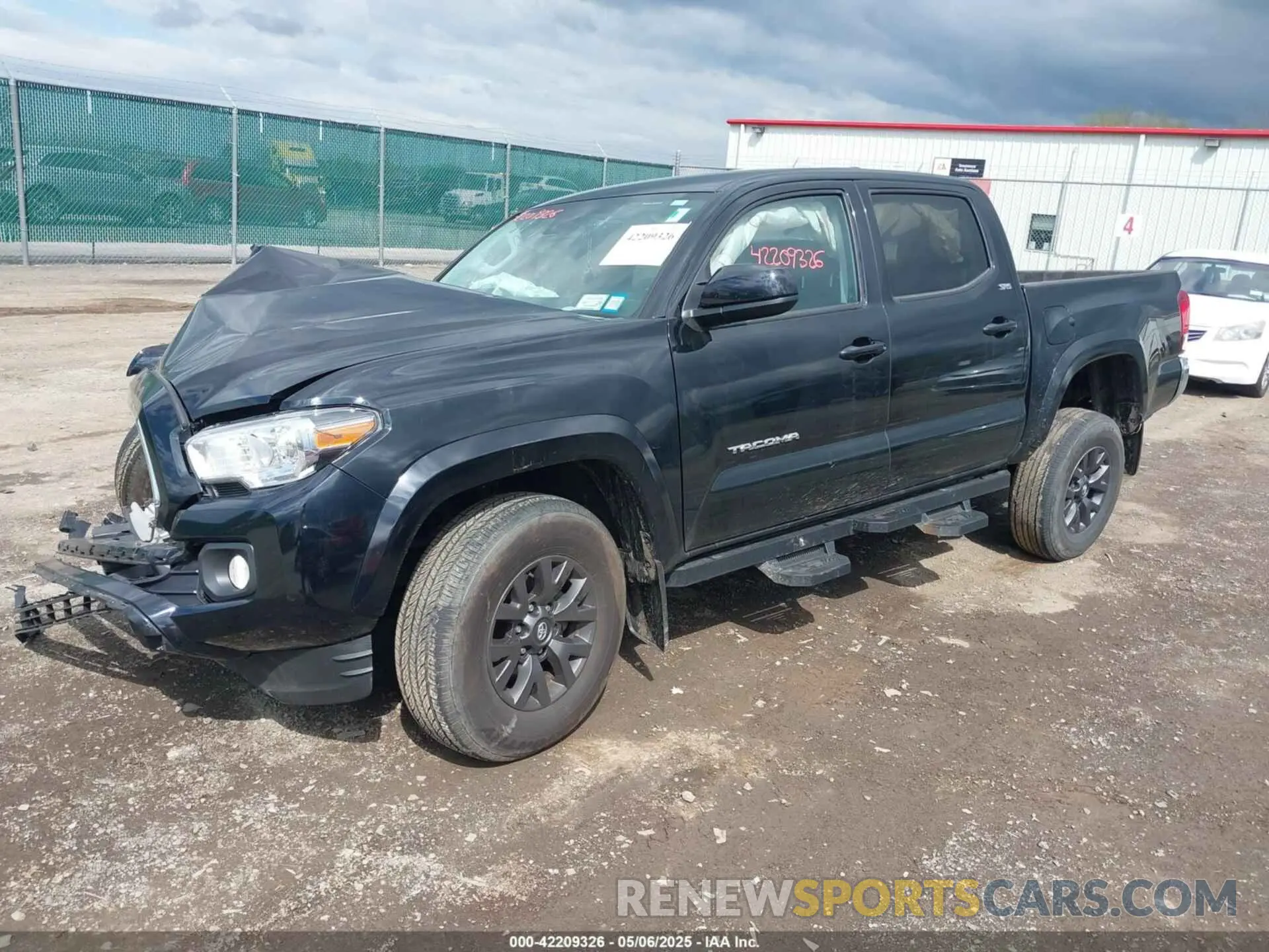 2 Photograph of a damaged car 3TMAZ5CN5NM192566 TOYOTA TACOMA 2022