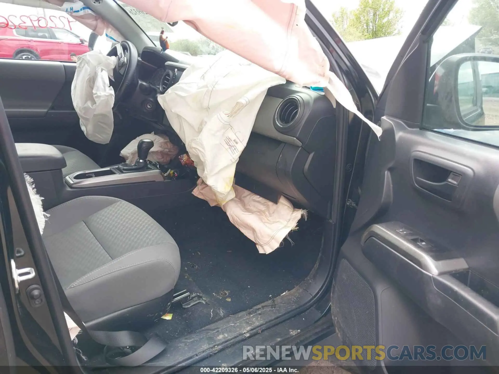 5 Photograph of a damaged car 3TMAZ5CN5NM192566 TOYOTA TACOMA 2022