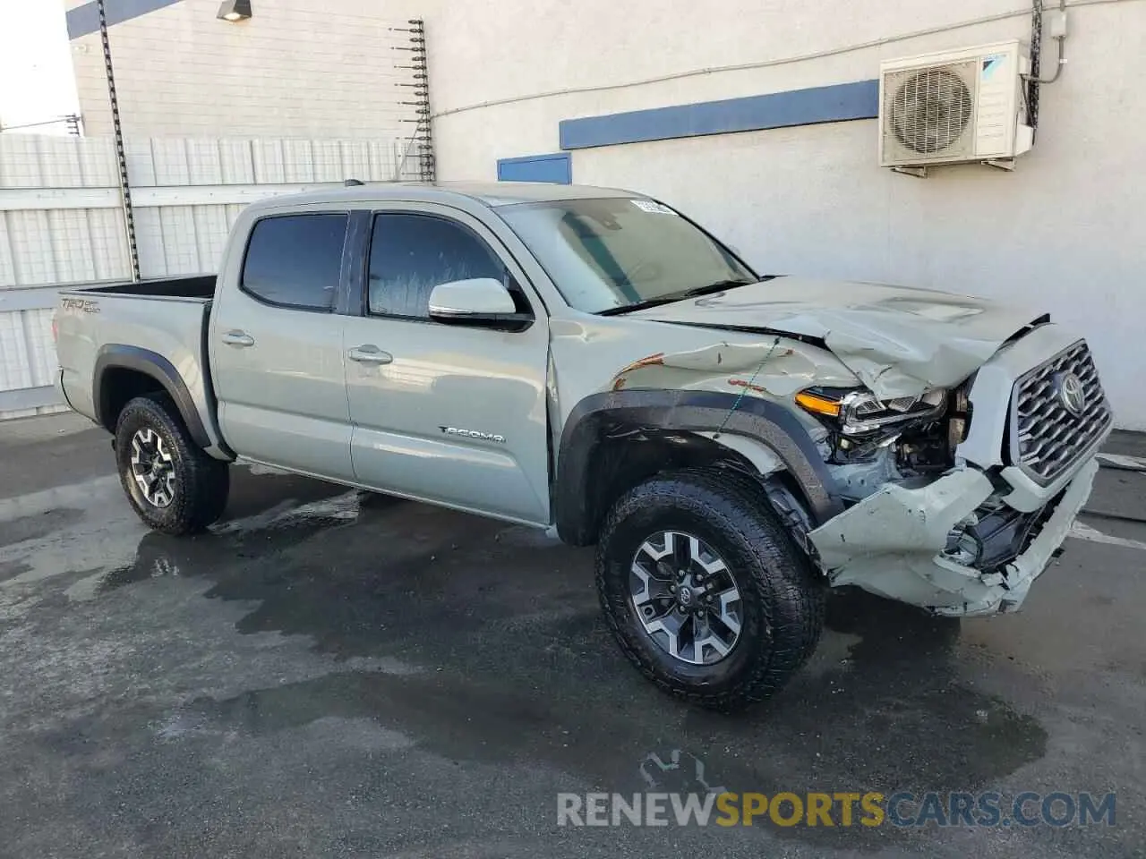 4 Photograph of a damaged car 3TMAZ5CN5NM193278 TOYOTA TACOMA 2022