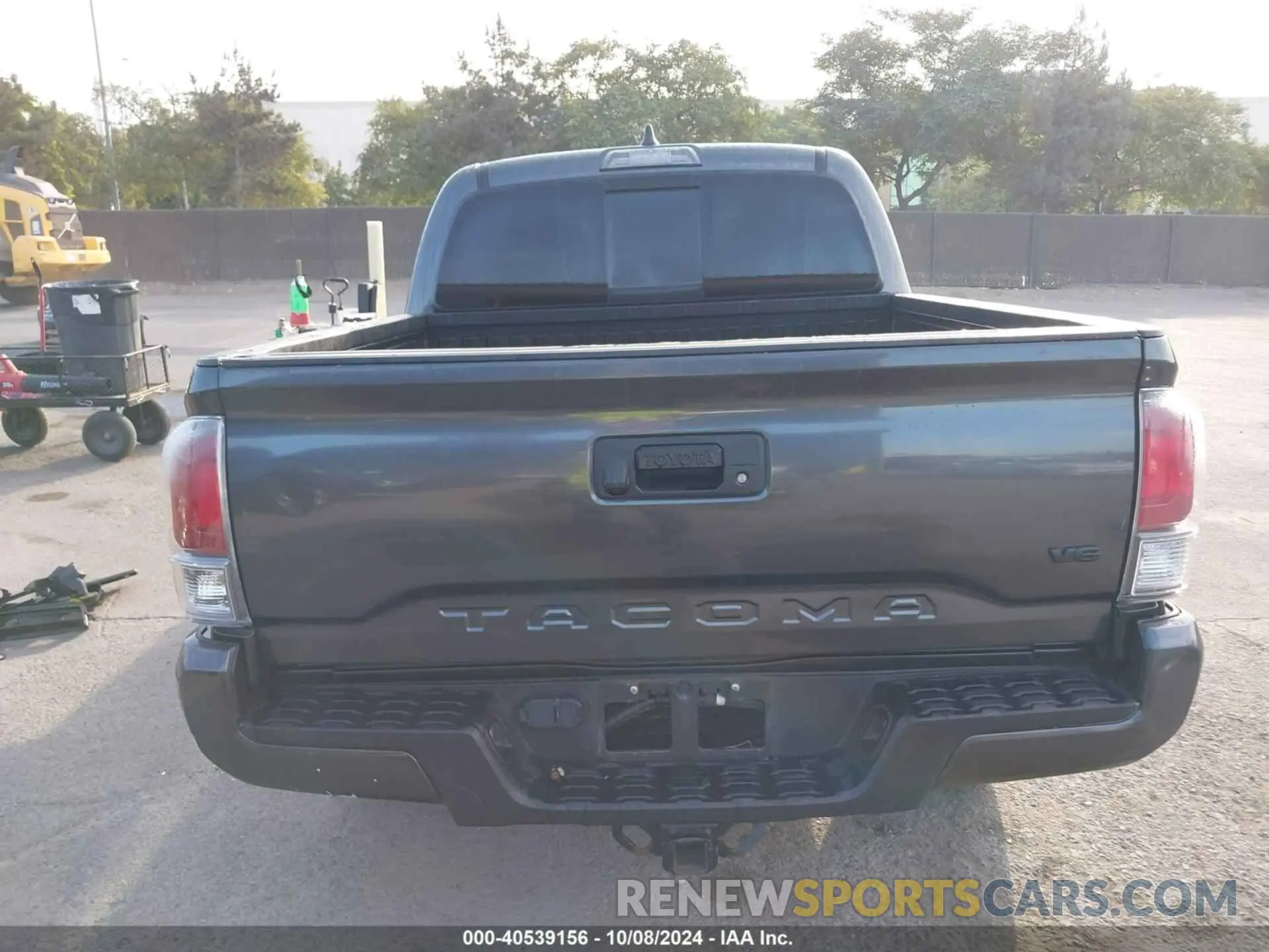 17 Photograph of a damaged car 3TMAZ5CN5NM196066 TOYOTA TACOMA 2022
