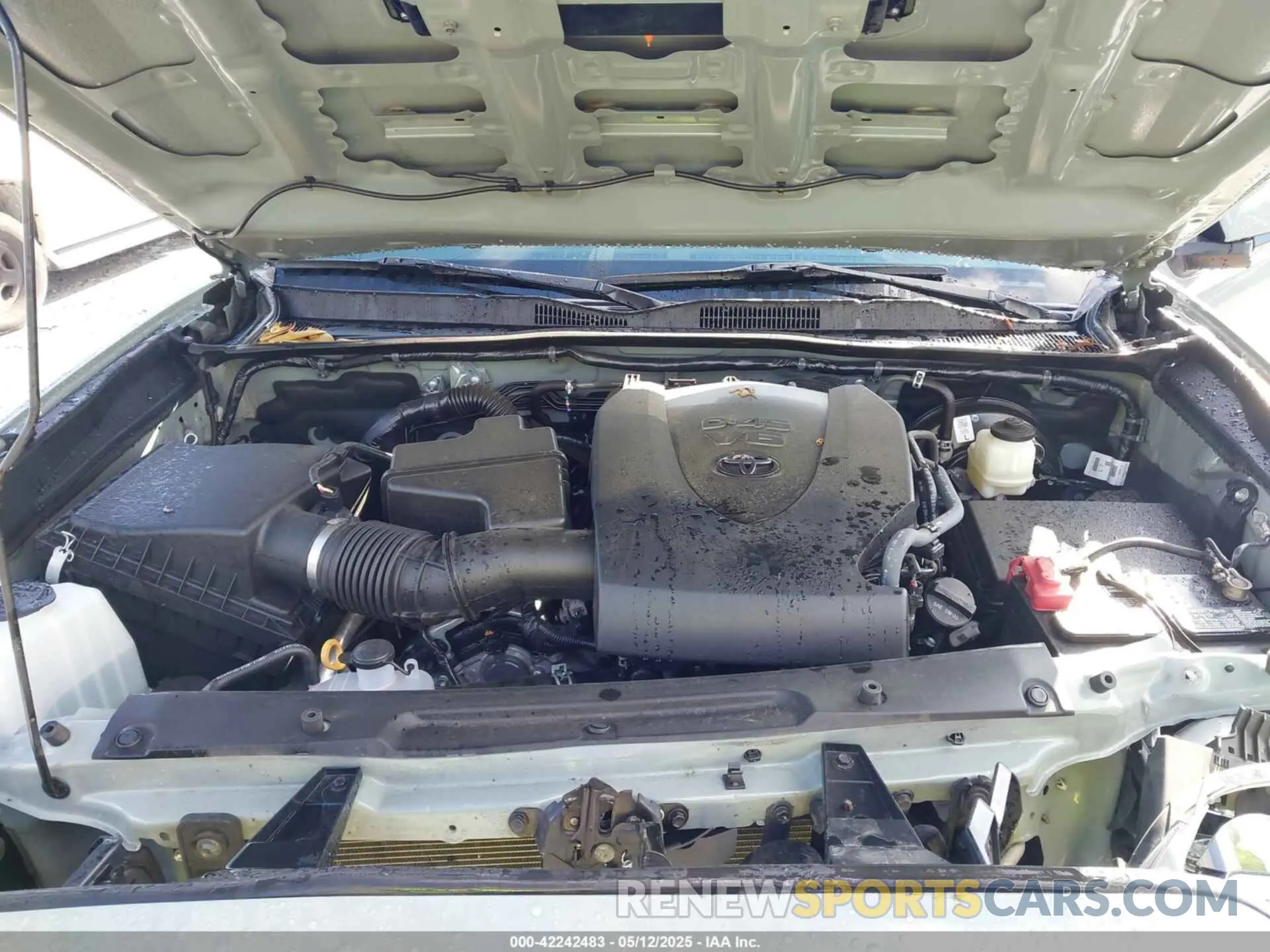 10 Photograph of a damaged car 3TMAZ5CN6NM164923 TOYOTA TACOMA 2022