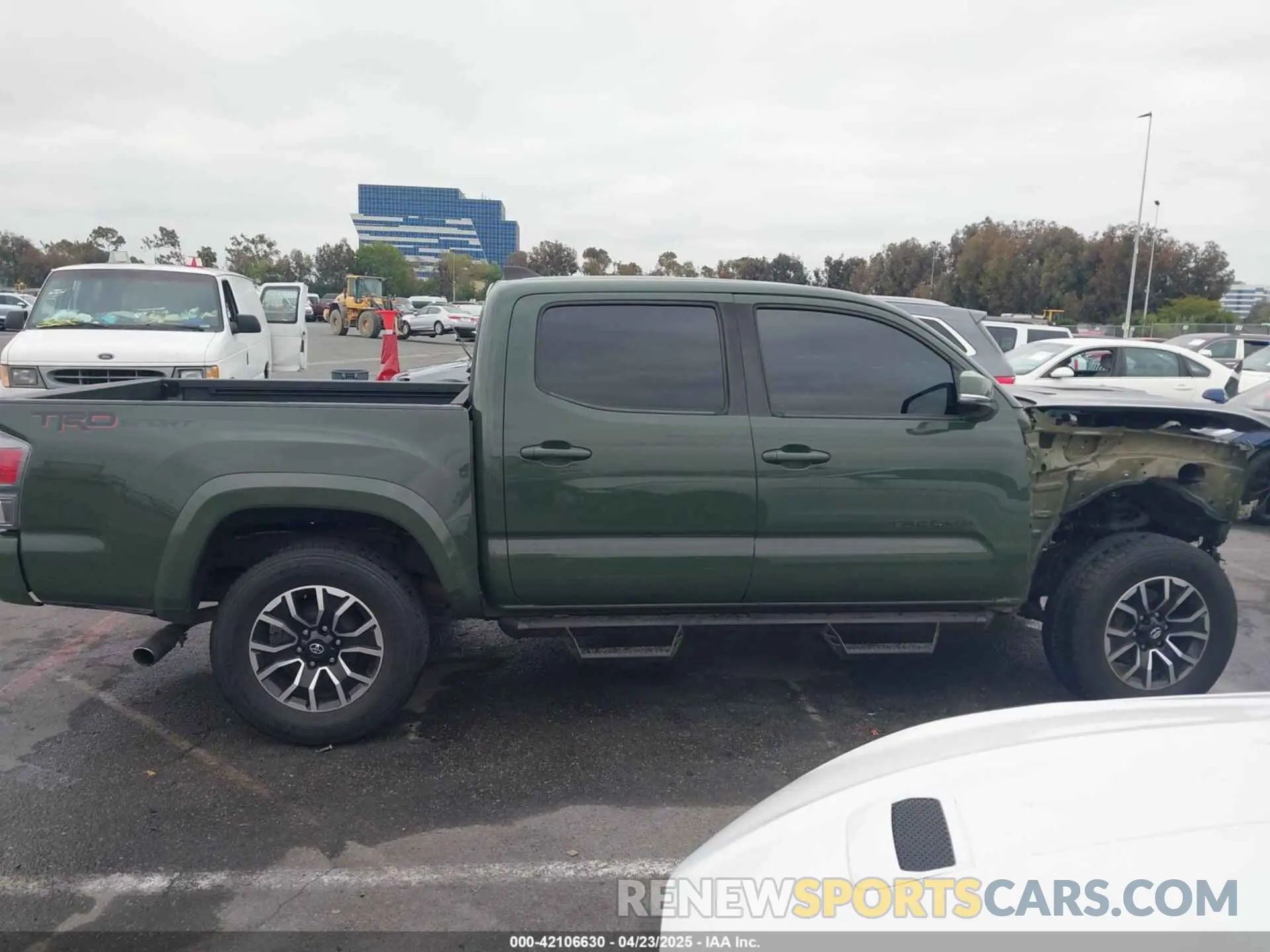 14 Photograph of a damaged car 3TMAZ5CN6NM171774 TOYOTA TACOMA 2022