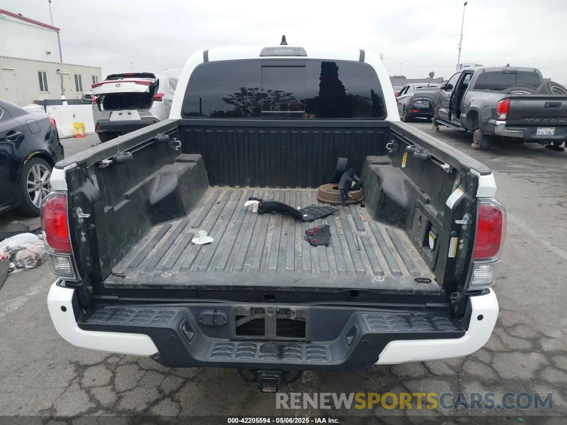 15 Photograph of a damaged car 3TMAZ5CN6NM172990 TOYOTA TACOMA 2022