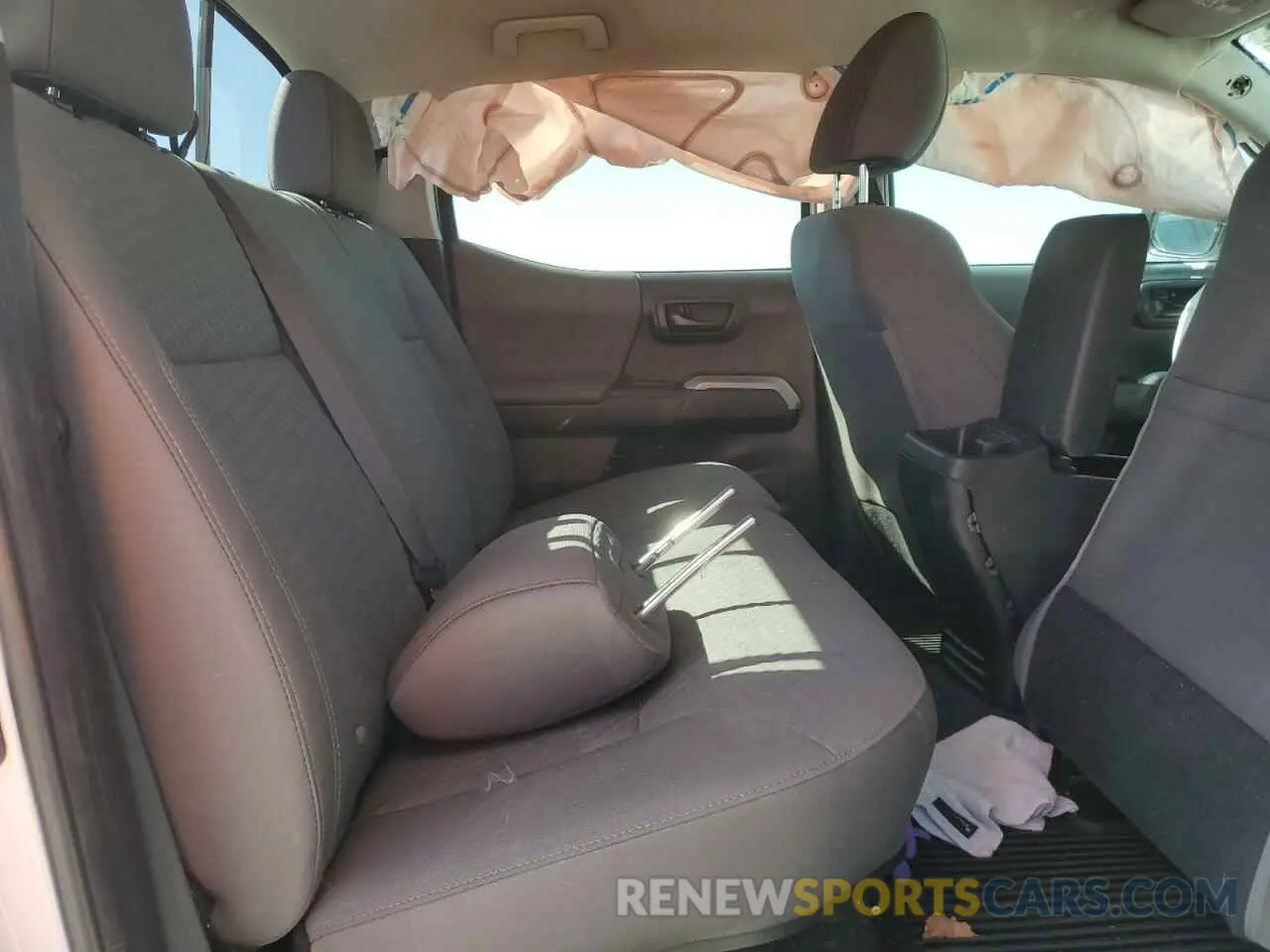 11 Photograph of a damaged car 3TMAZ5CN6NM175064 TOYOTA TACOMA 2022