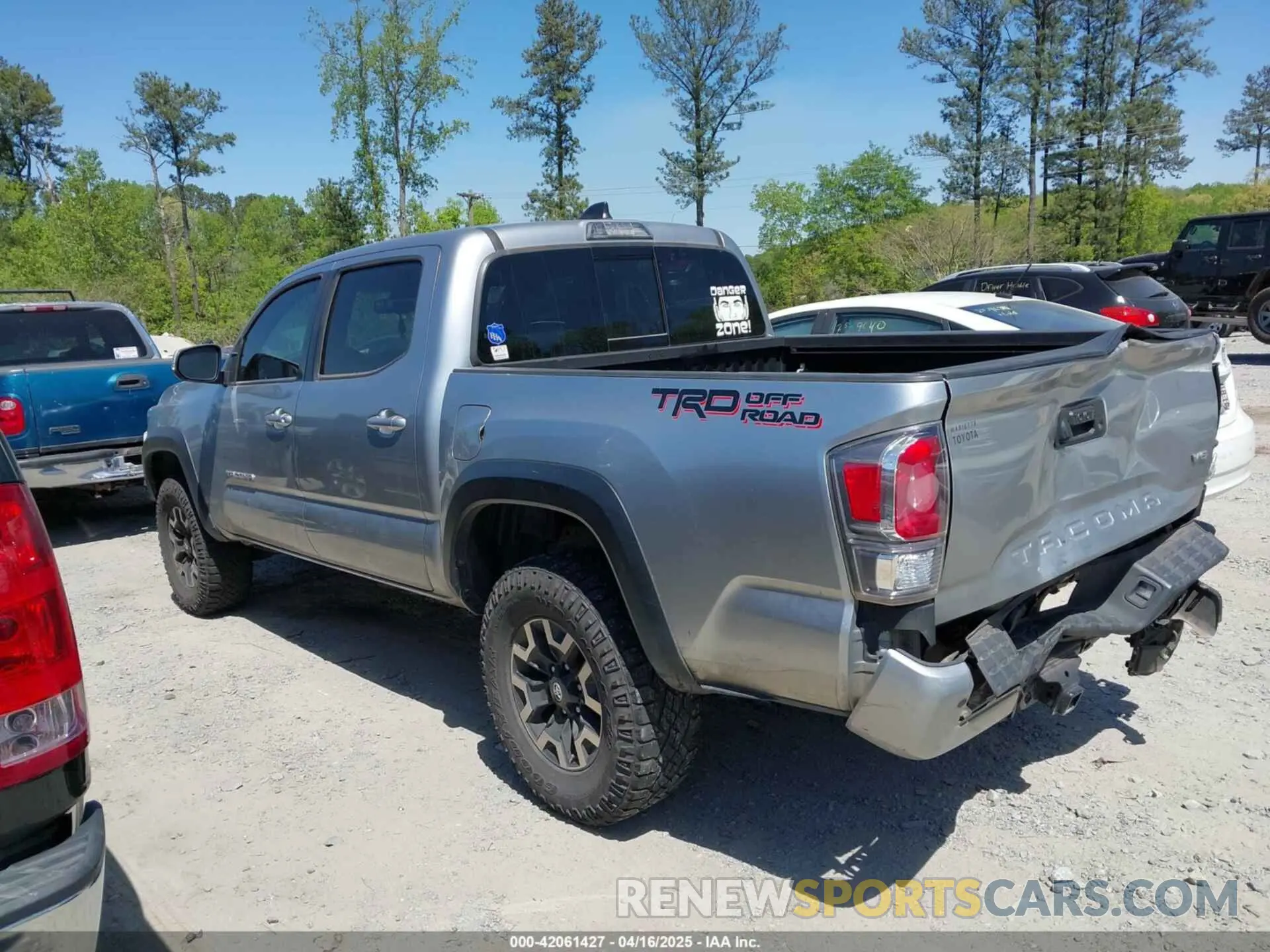 14 Photograph of a damaged car 3TMAZ5CN6NM176313 TOYOTA TACOMA 2022