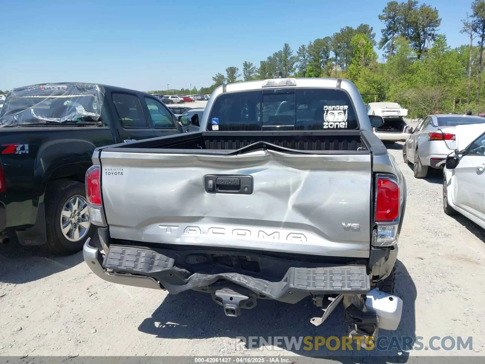 16 Photograph of a damaged car 3TMAZ5CN6NM176313 TOYOTA TACOMA 2022