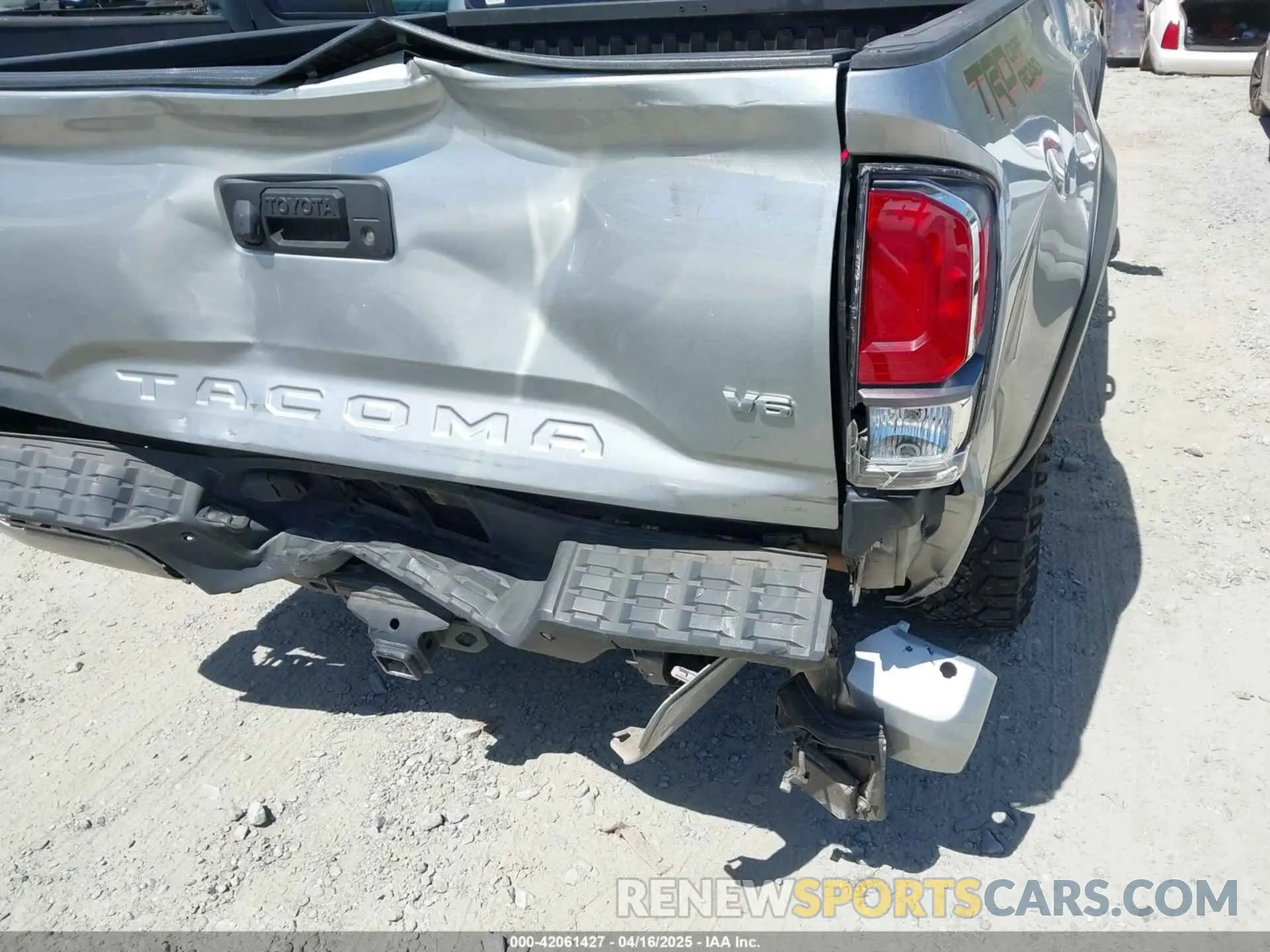 17 Photograph of a damaged car 3TMAZ5CN6NM176313 TOYOTA TACOMA 2022