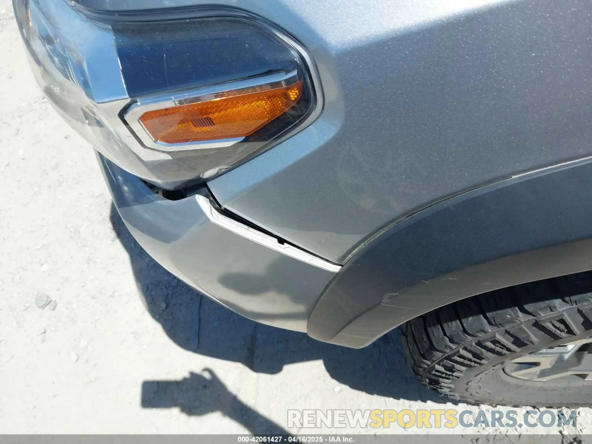 19 Photograph of a damaged car 3TMAZ5CN6NM176313 TOYOTA TACOMA 2022
