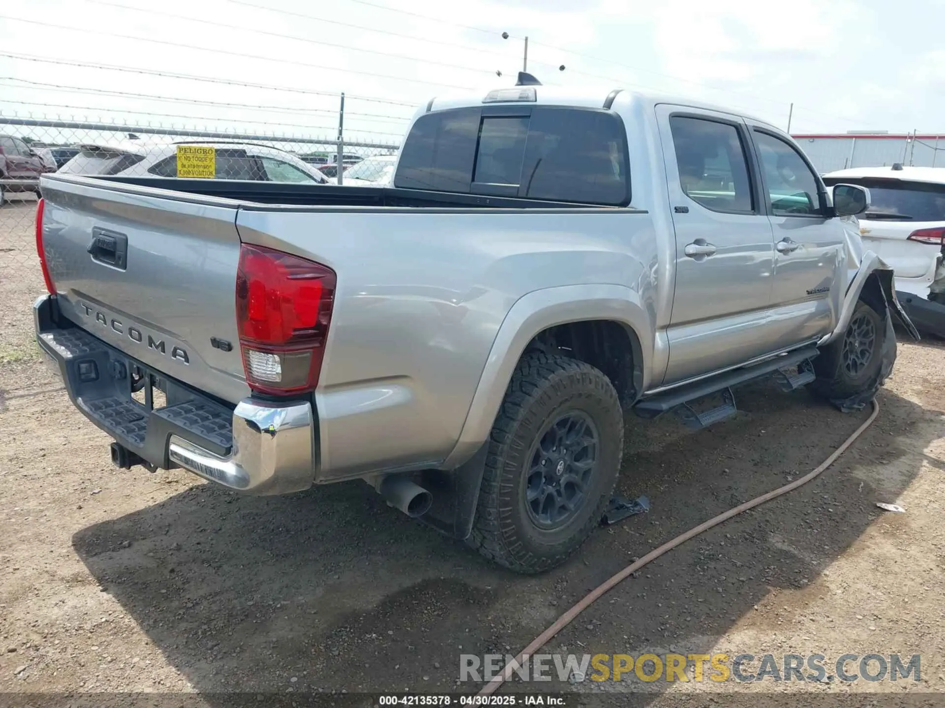 4 Photograph of a damaged car 3TMAZ5CN6NM193385 TOYOTA TACOMA 2022