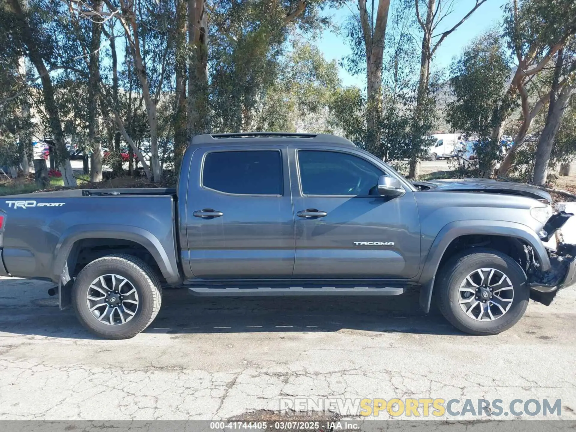 12 Photograph of a damaged car 3TMAZ5CN7NM173128 TOYOTA TACOMA 2022