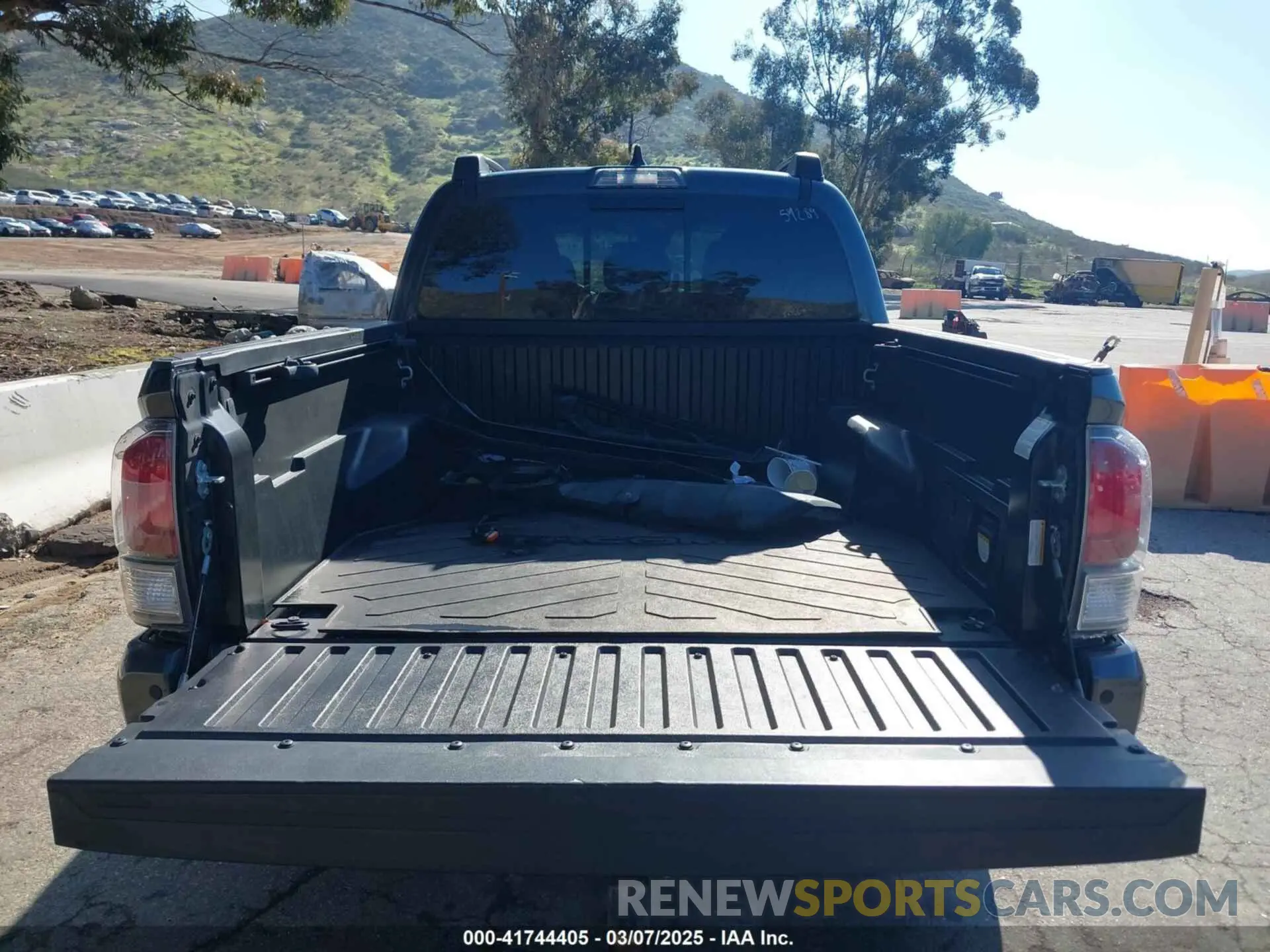 15 Photograph of a damaged car 3TMAZ5CN7NM173128 TOYOTA TACOMA 2022