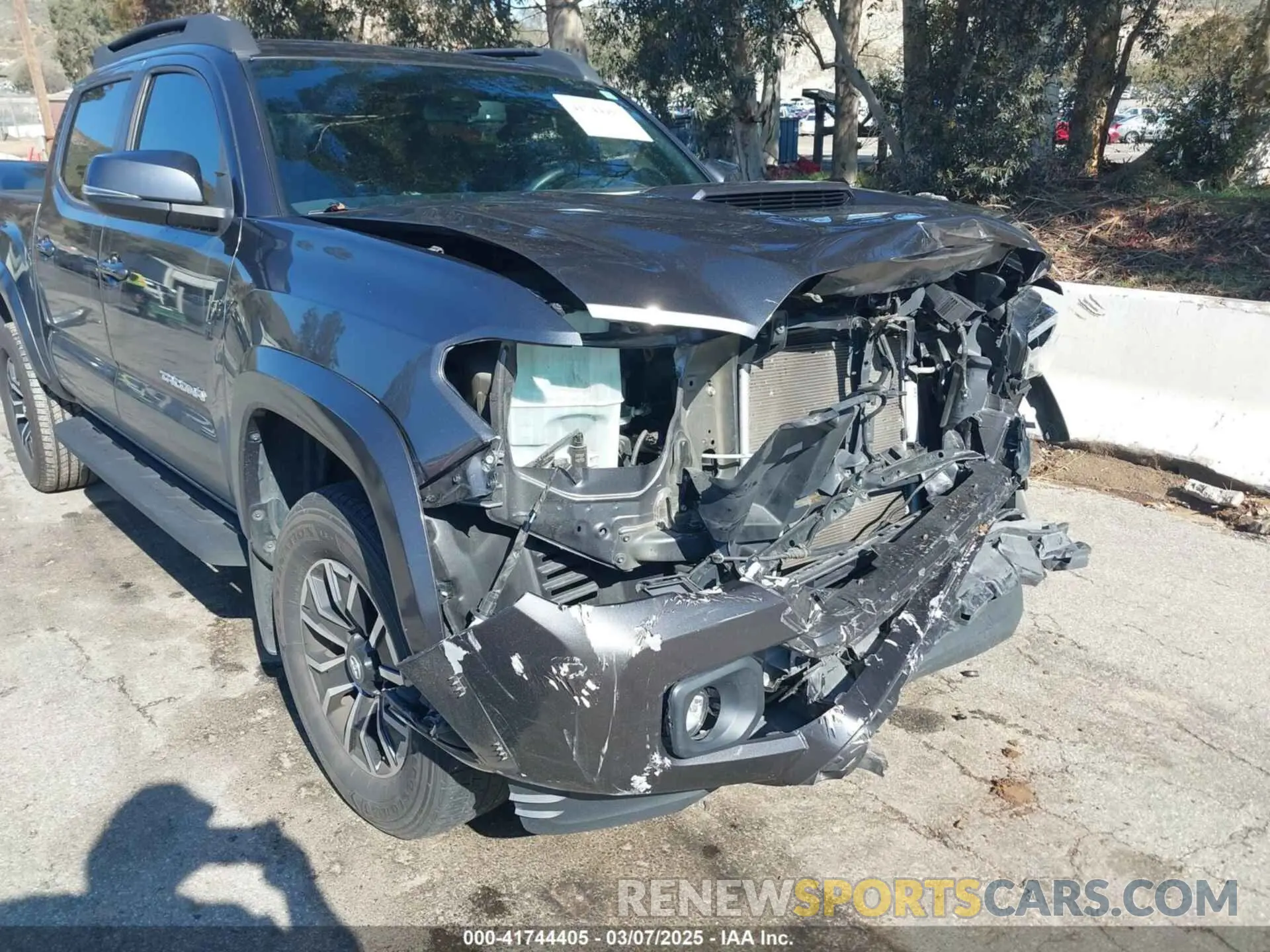 16 Photograph of a damaged car 3TMAZ5CN7NM173128 TOYOTA TACOMA 2022