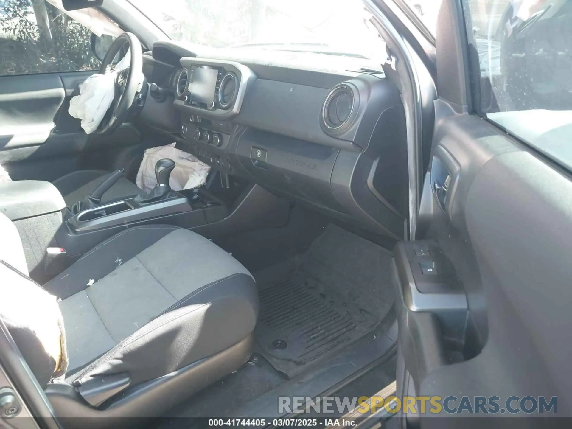 5 Photograph of a damaged car 3TMAZ5CN7NM173128 TOYOTA TACOMA 2022