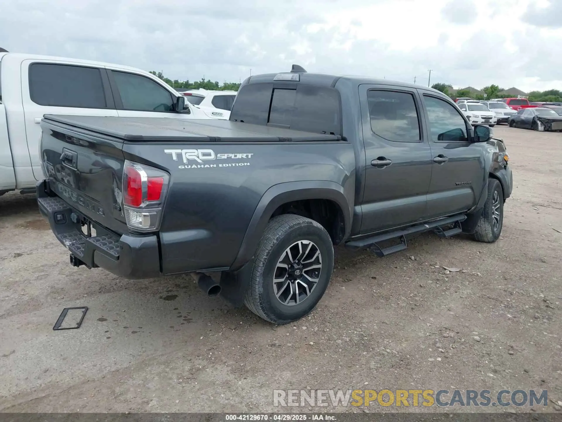 4 Photograph of a damaged car 3TMAZ5CN7NM184856 TOYOTA TACOMA 2022
