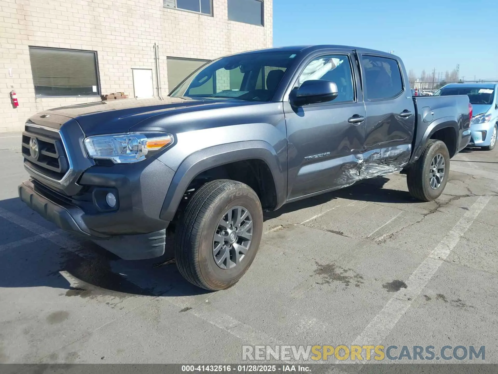 2 Photograph of a damaged car 3TMAZ5CN7NM195274 TOYOTA TACOMA 2022