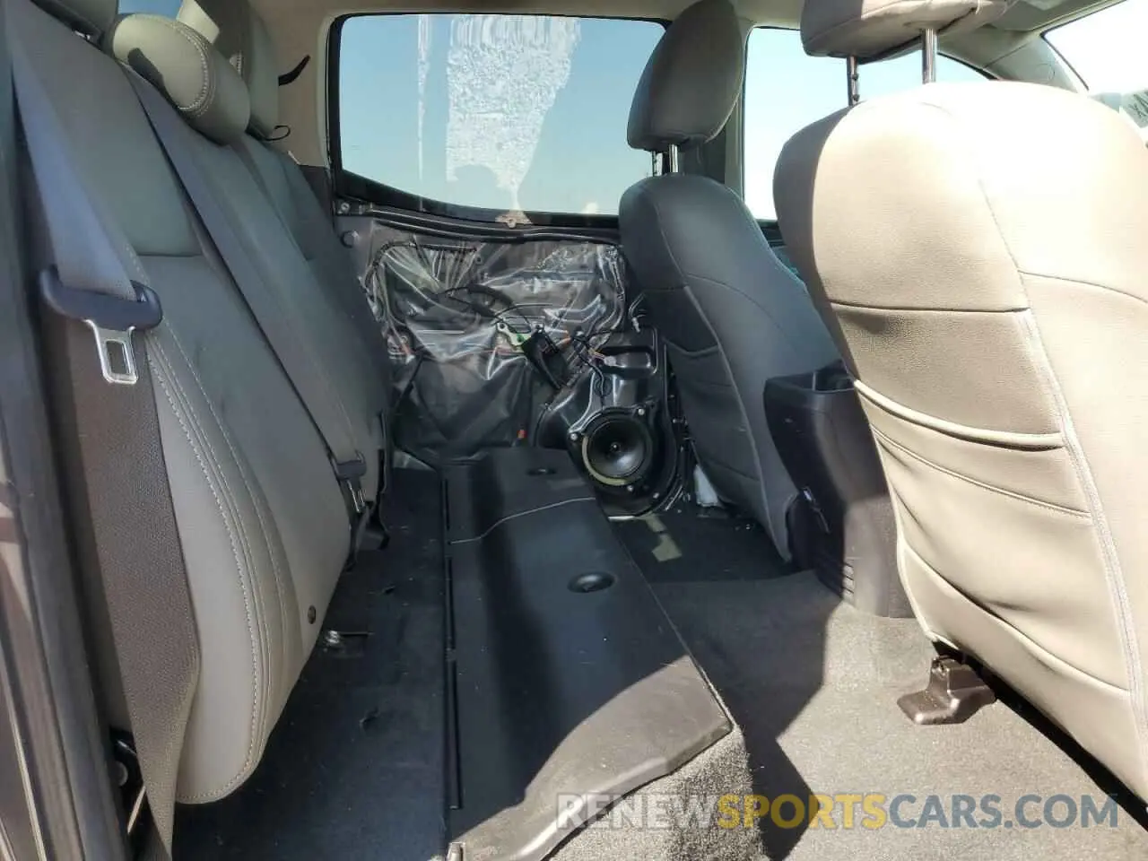 10 Photograph of a damaged car 3TMAZ5CN8NM170464 TOYOTA TACOMA 2022