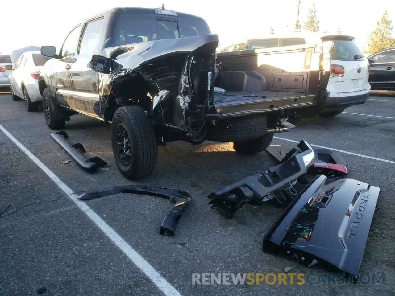 2 Photograph of a damaged car 3TMAZ5CN8NM190729 TOYOTA TACOMA 2022