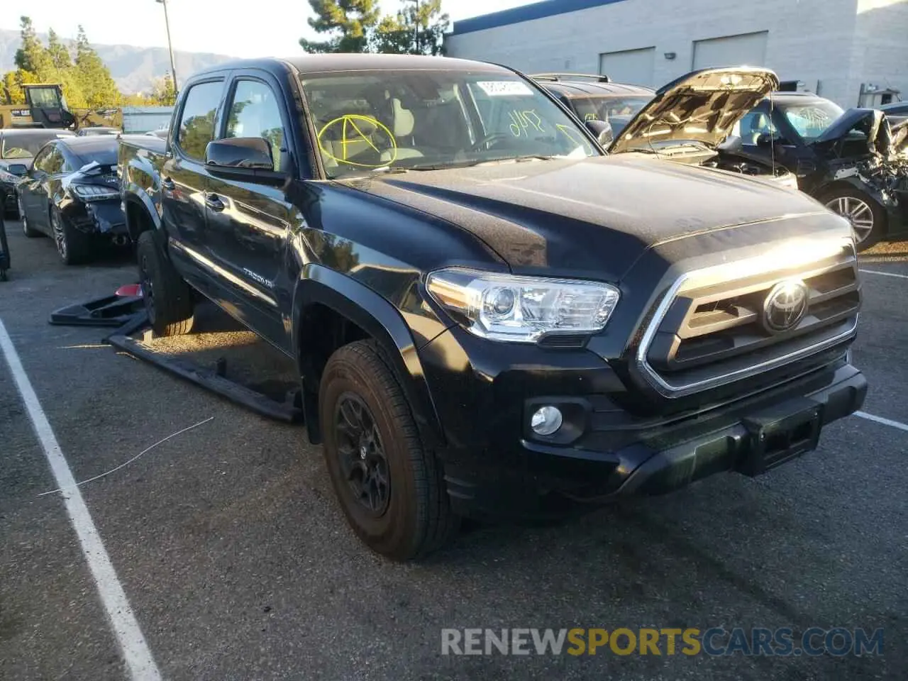 4 Photograph of a damaged car 3TMAZ5CN8NM190729 TOYOTA TACOMA 2022