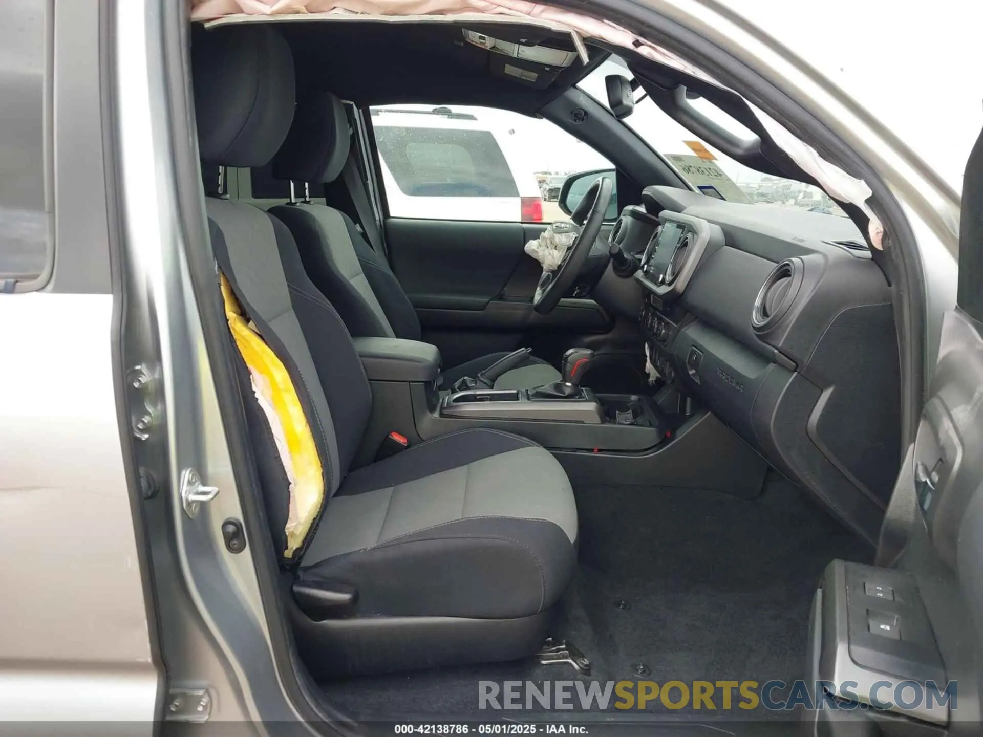 5 Photograph of a damaged car 3TMAZ5CN9NM175995 TOYOTA TACOMA 2022