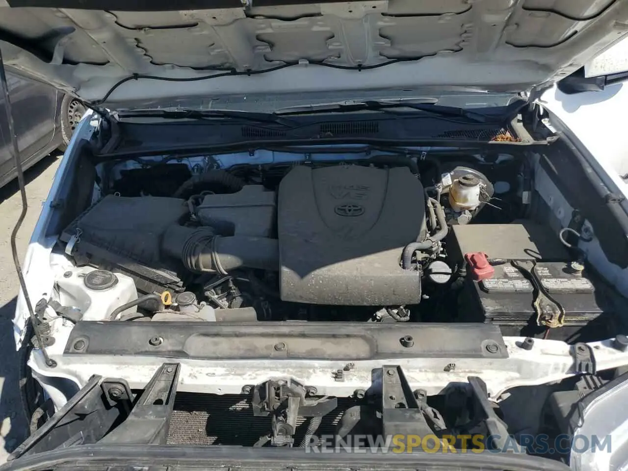 11 Photograph of a damaged car 3TMAZ5CN9NM195874 TOYOTA TACOMA 2022