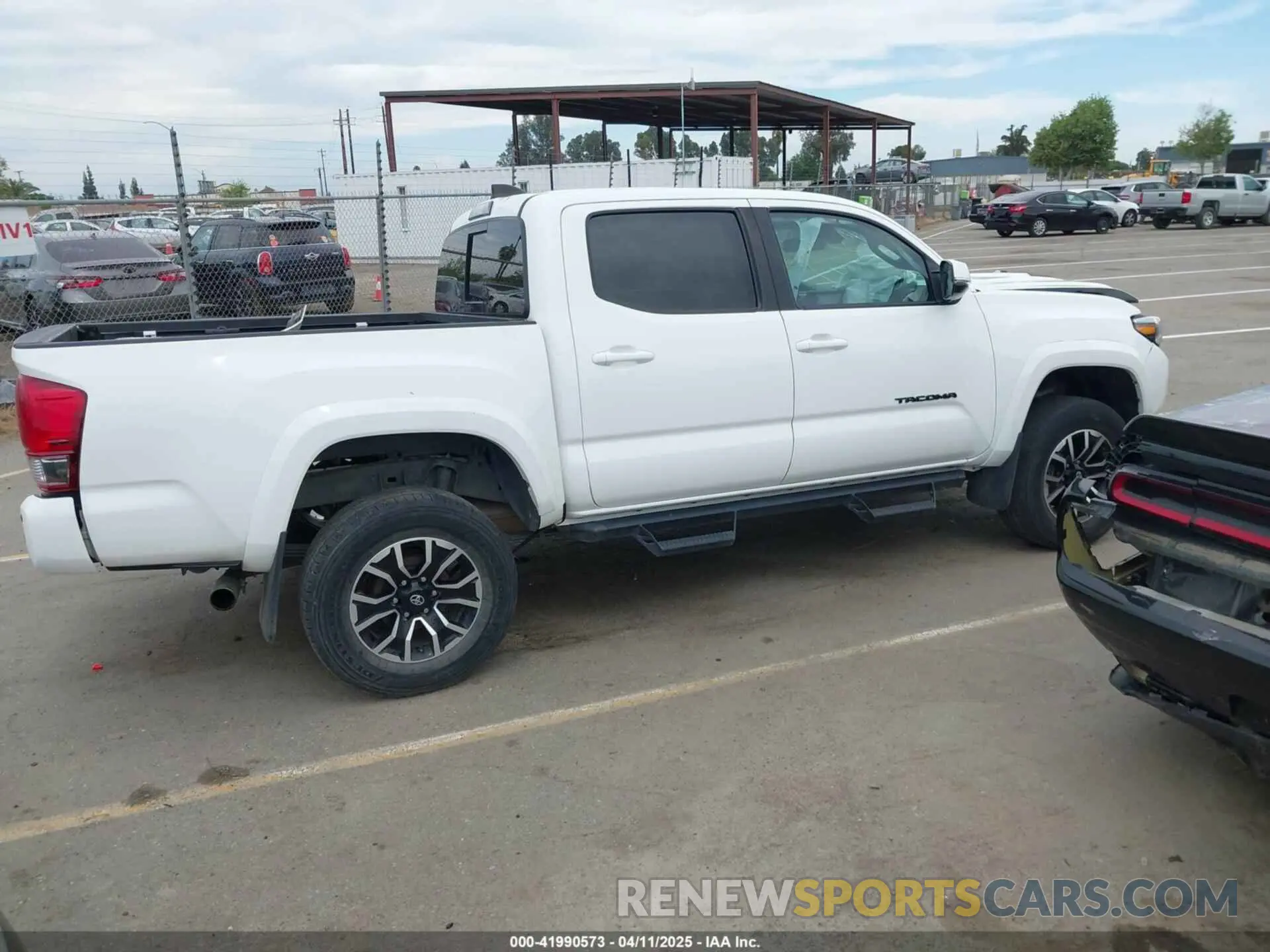 13 Photograph of a damaged car 3TMAZ5CNXNM166657 TOYOTA TACOMA 2022