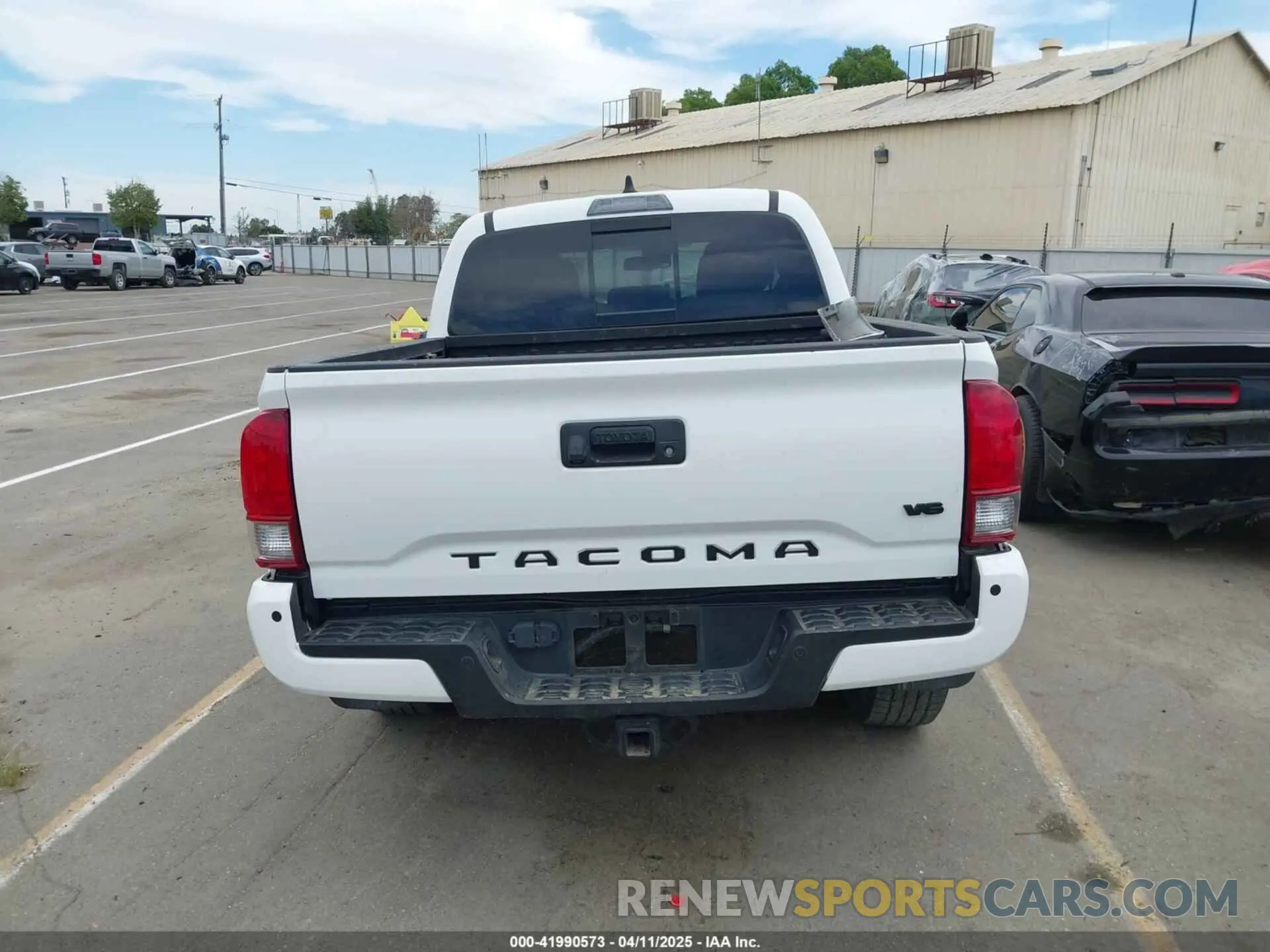 16 Photograph of a damaged car 3TMAZ5CNXNM166657 TOYOTA TACOMA 2022